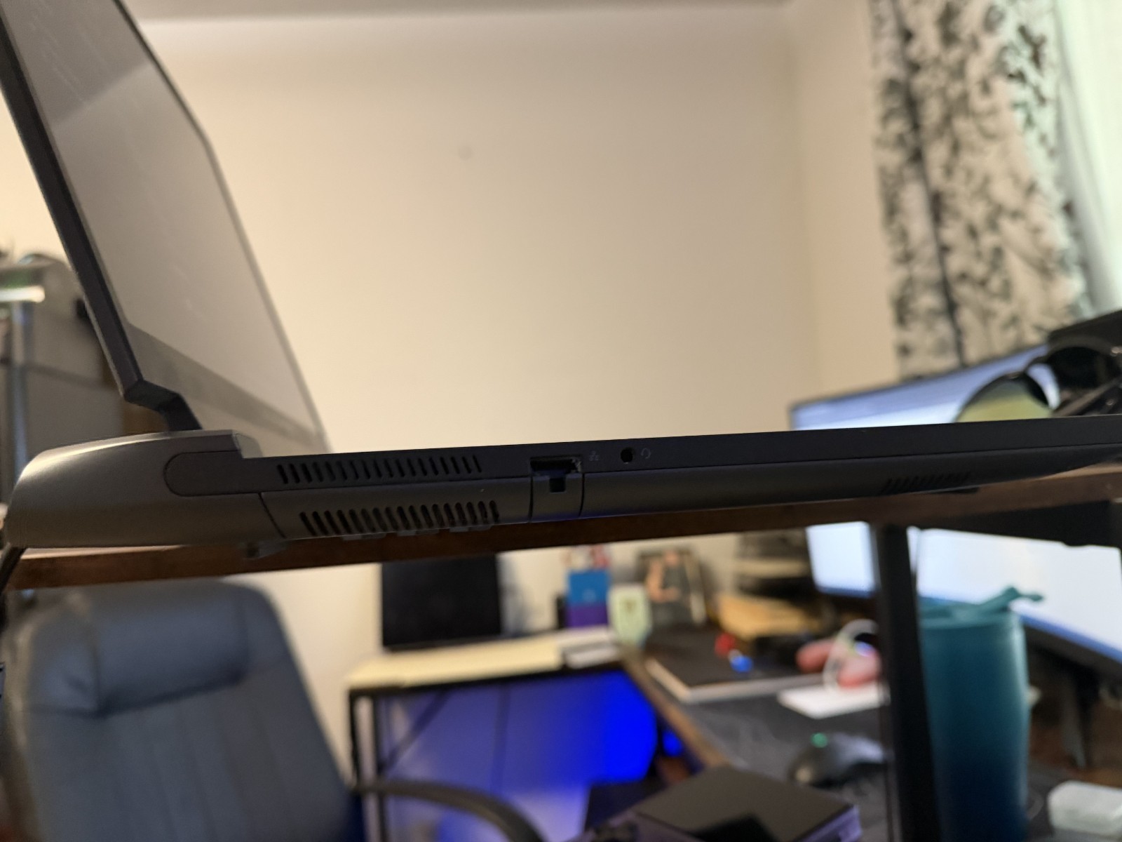 Alienware M17 R5 17.3” (1TB SSD. AMD Ryzen 9 6900HX, 4.9GHz 16GB RAM) Gaming…
