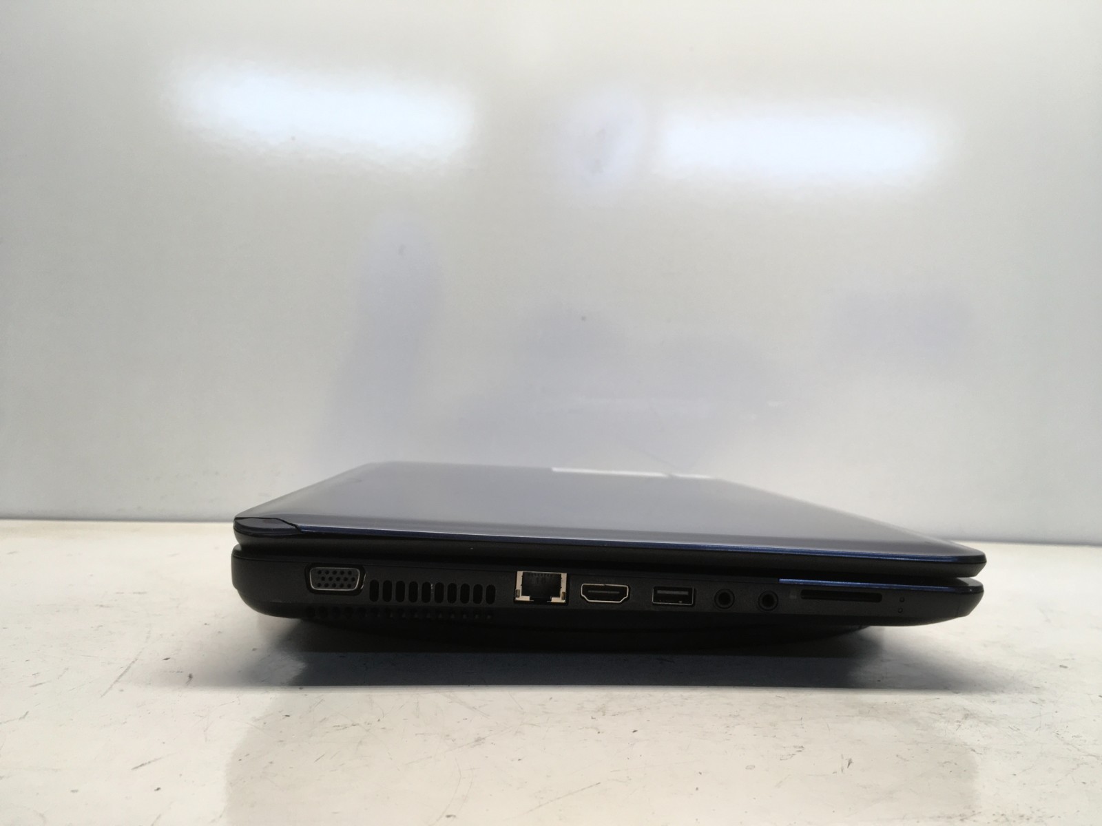 HP 2000-2B19WM AMD E-300 1300MHz 4 GB NO HDD/Battery