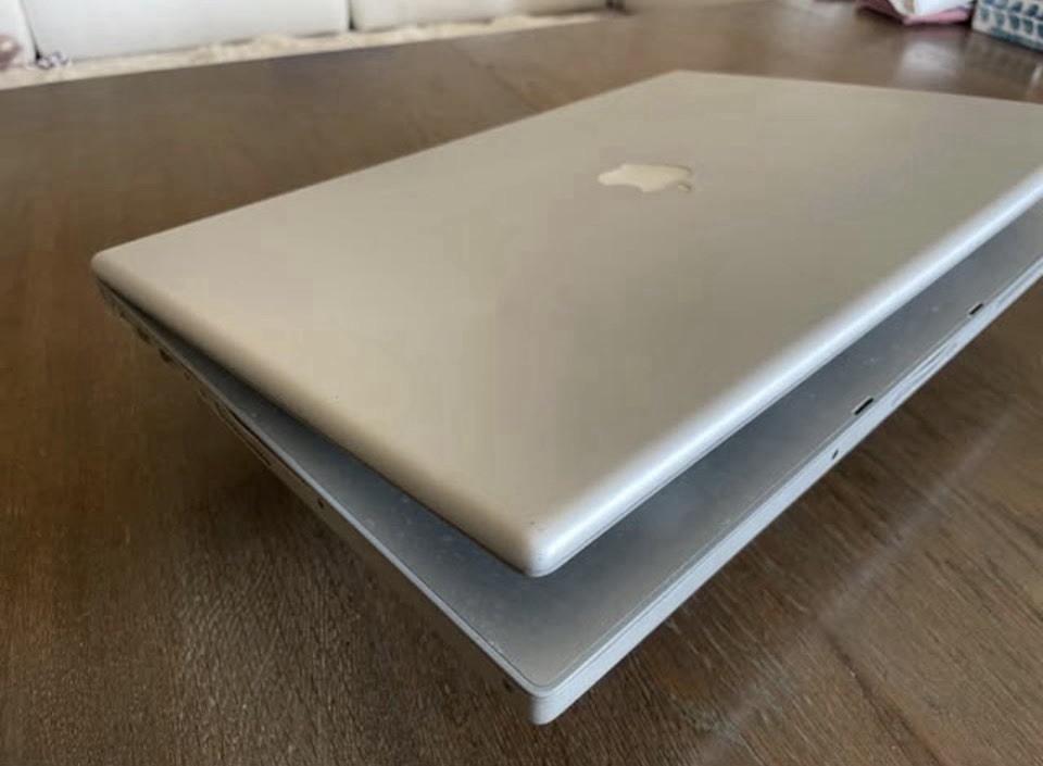 💻🔥 X2 Vintage 17” Silver MacBook Pro (2008) – Rare Large Screen Bundle 🔥💻