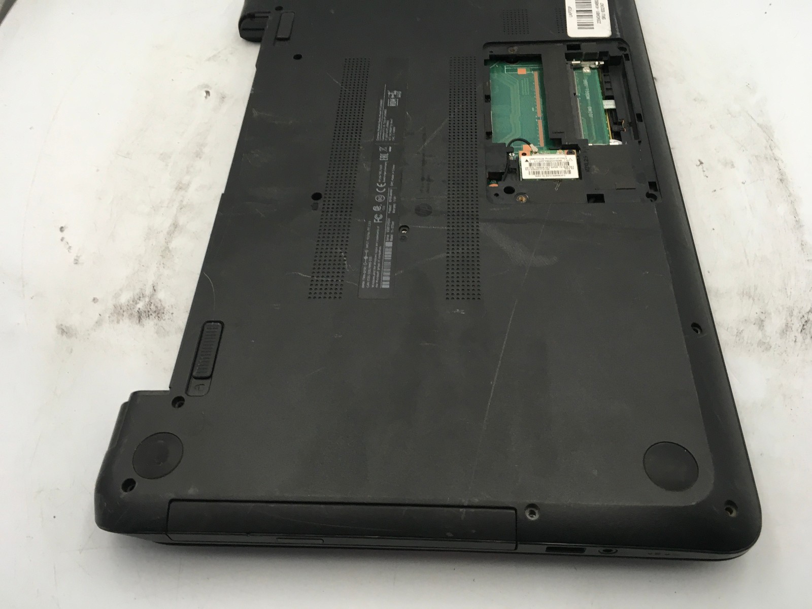 HP 15 F272WM – FOR PARTS/NO POWER – INTEL PENTIUM – NO RAM – NO OS – READ – BB !