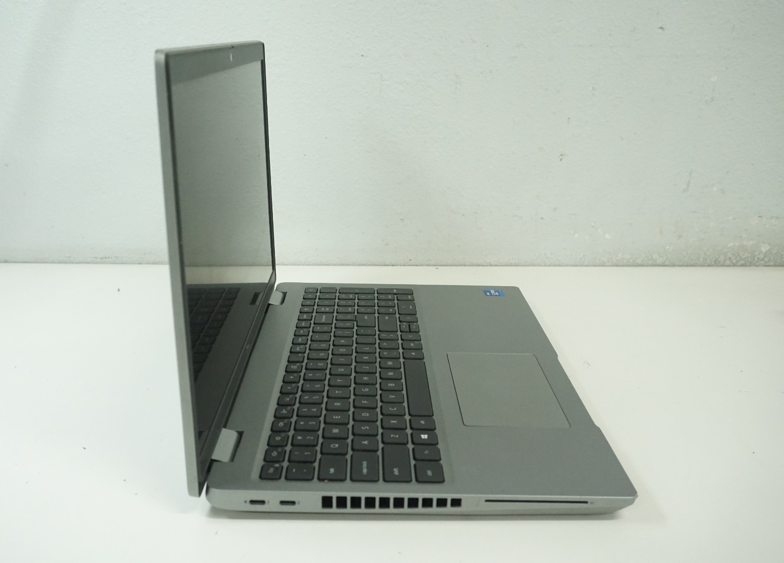 Dell Latitude 5521 15.6″ Intel i7-11850H @ 2.50GHz 32GB RAM NO OS/NO SDD