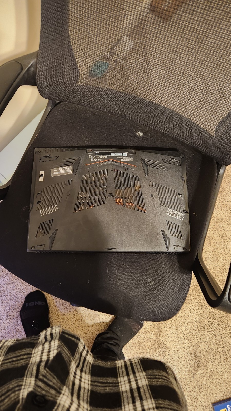 Slightly used MSI GE63 Raider RGB 9SE 32Gb ram Intel i7 9th Gen processor 15.6″
