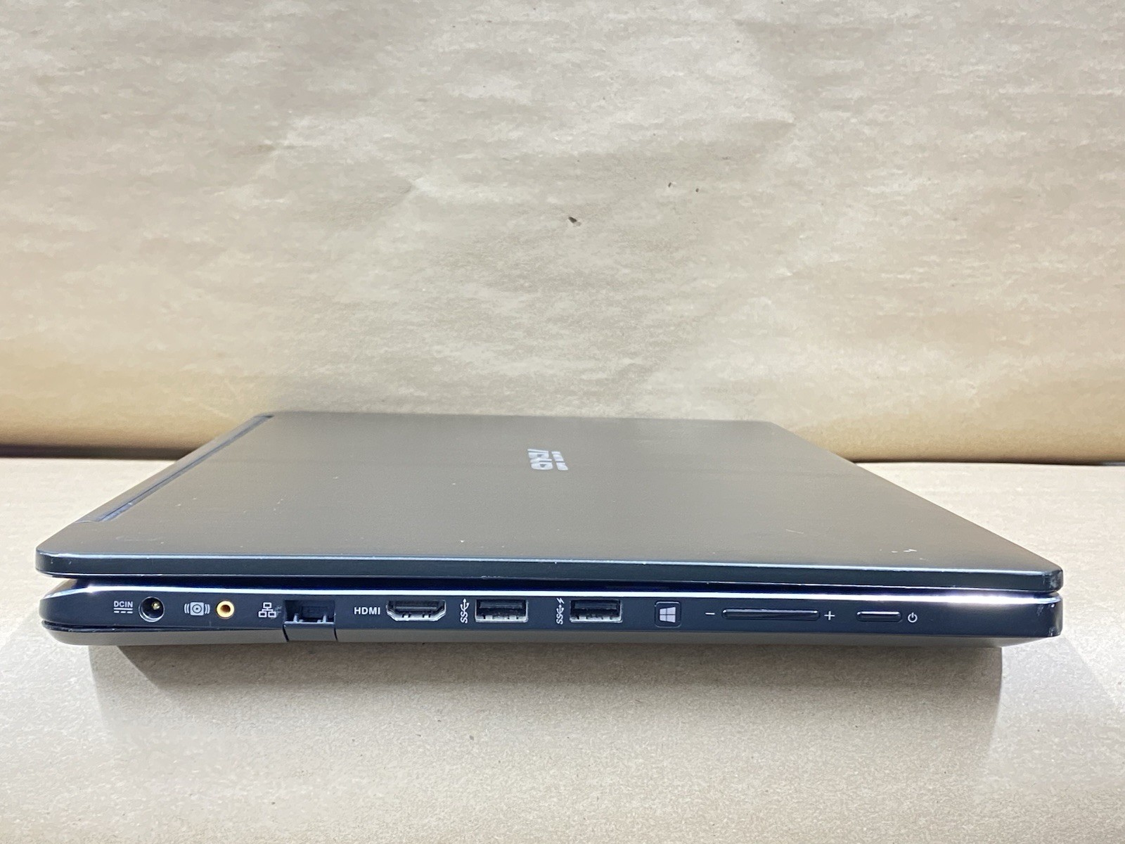 Asus Q552UB – 16″ 1920×1080 – i7-6500U – 8GB – 128GB SSD – Windows 10 Pro