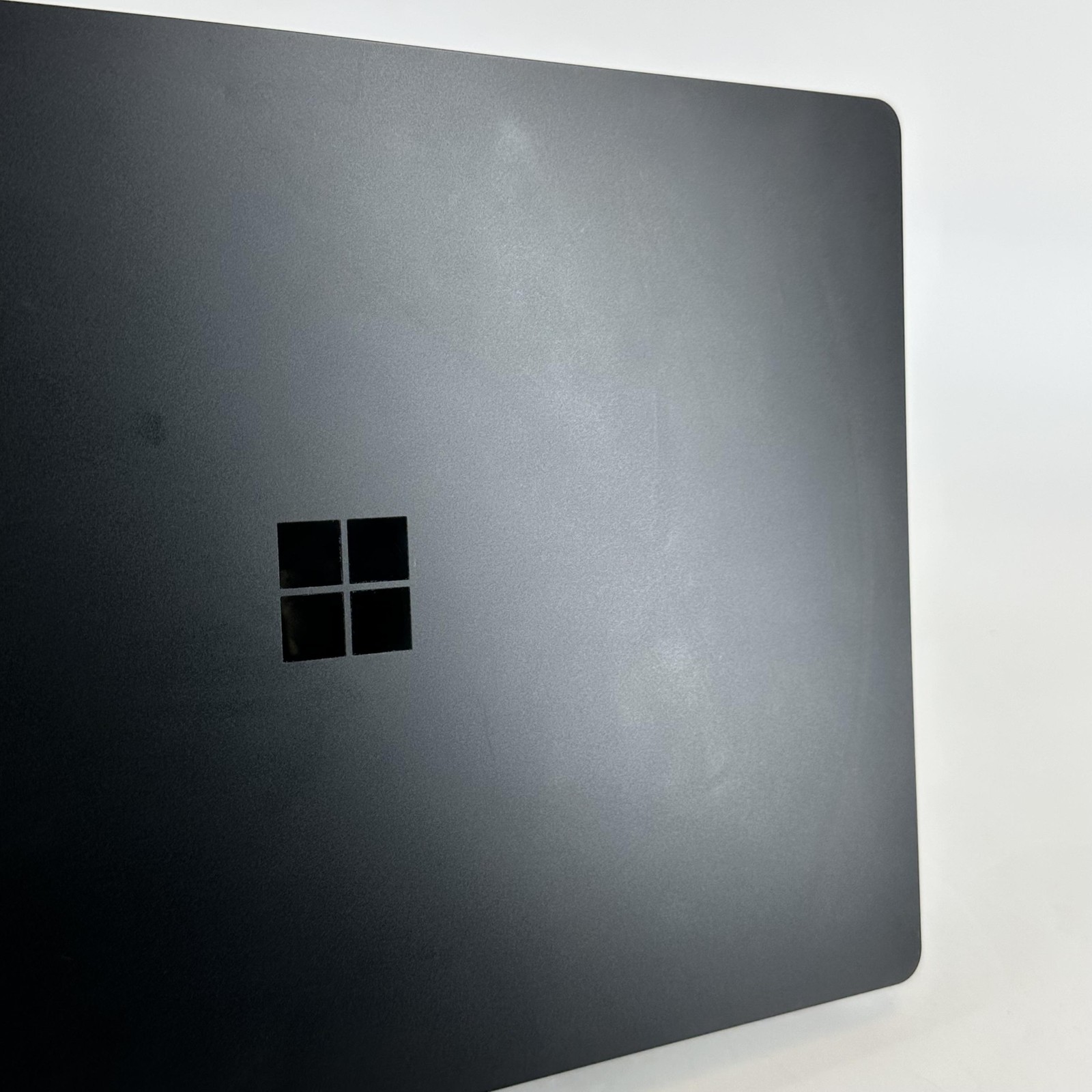Microsoft Surface Laptop 4 13.5 Black 2K TOUCH 2.2 GHz Ryzen 5 4680U 16GB 256GB