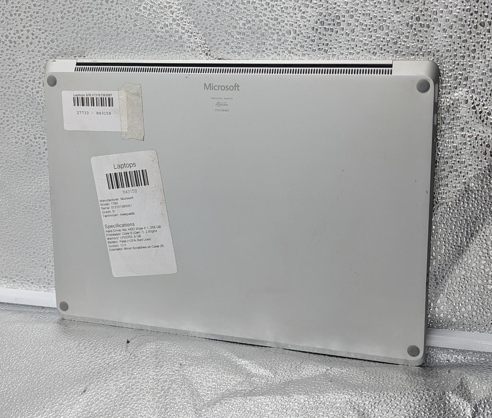 Microsoft Surface Laptop 13.5″ 256GB 8G Intel Core i5 7th Gen. 2.60 GHz *READ*