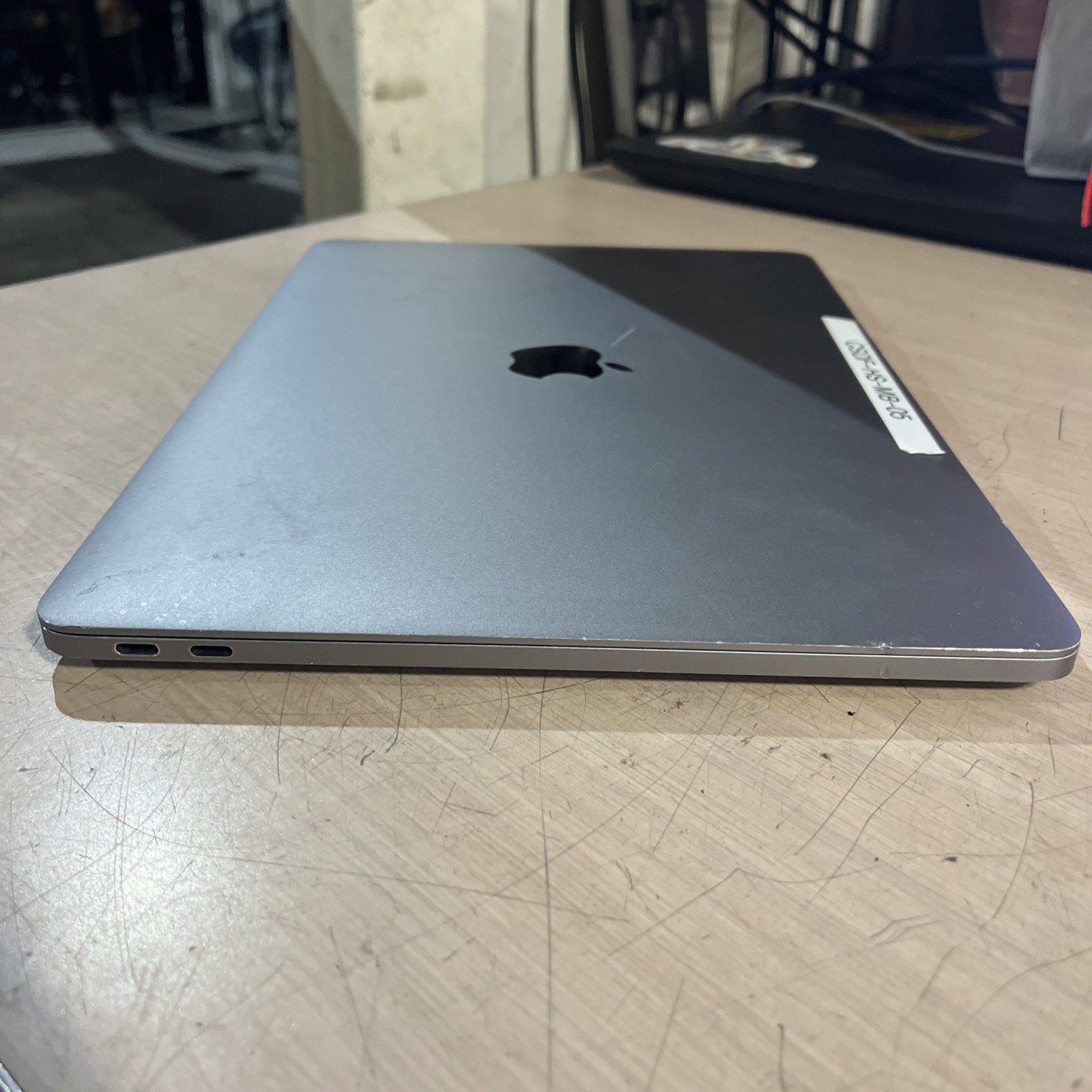 APPLE MACBOOK PRO 13″ MID-2017 CORE I5-7360U 2.3GHZ 8GB RAM NO HD ..