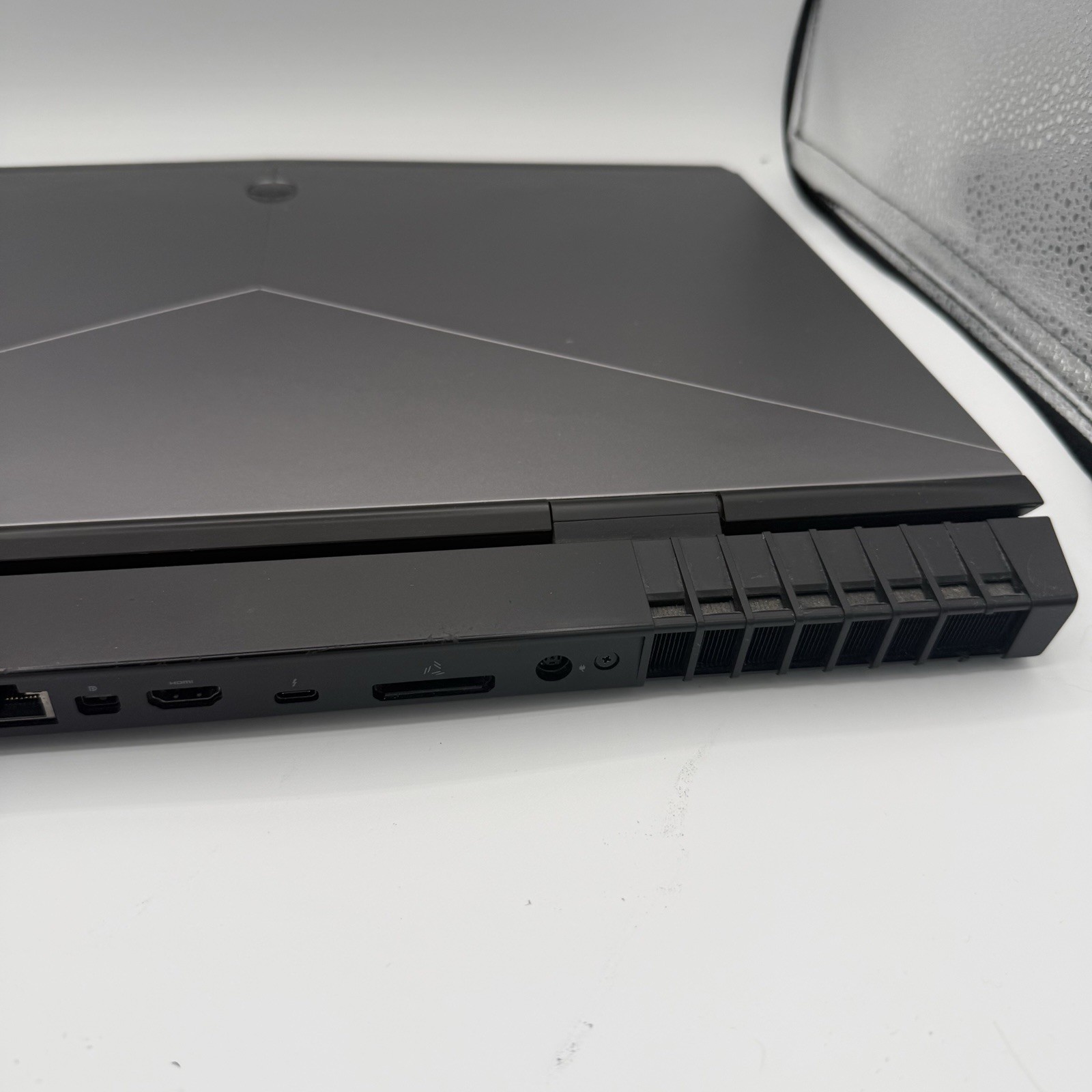 Alienware Dell 17 R4 17-6700HQ 17.3 SSD 1TB HDD 8GB Gaming Laptop Nvidia 1070
