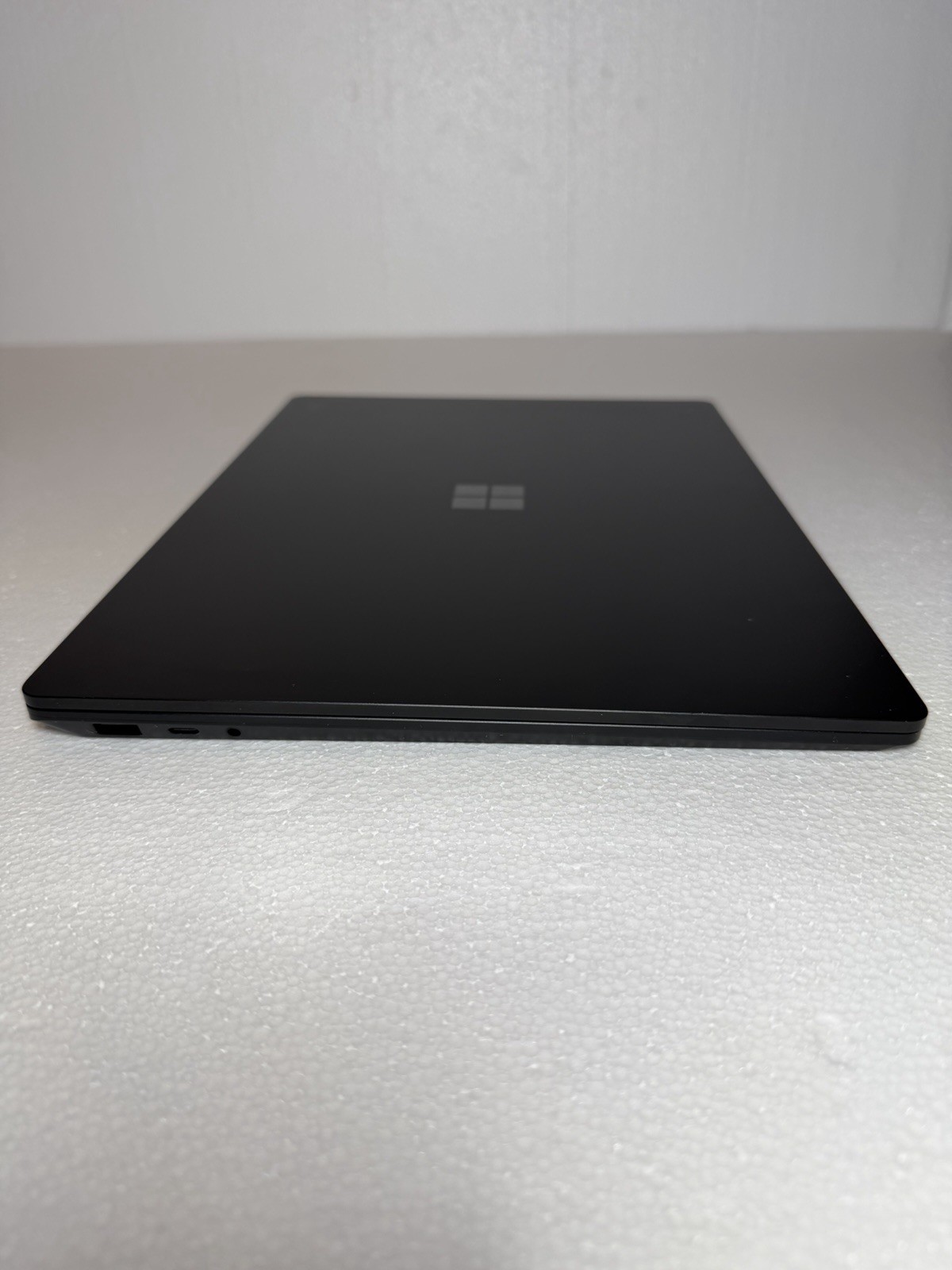 Microsoft Surface Laptop 3 15″ 1872 Core i7 512GB SSD 16GB RAM w/Dock Station