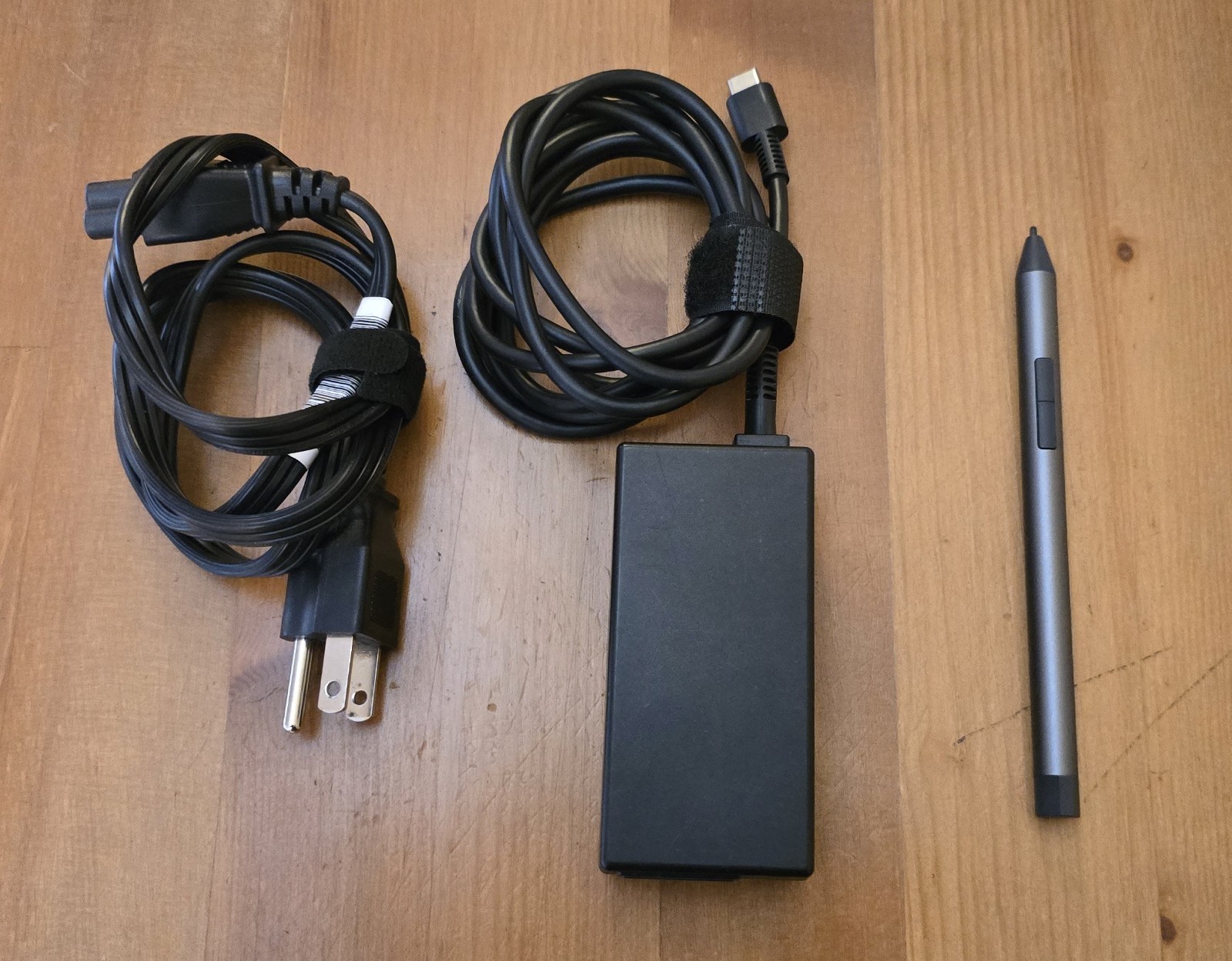 Lenovo Ideapad 5x 14″ OLED Touchscreen Snapdragon X, 16GB, 1TB + PEN & Charger