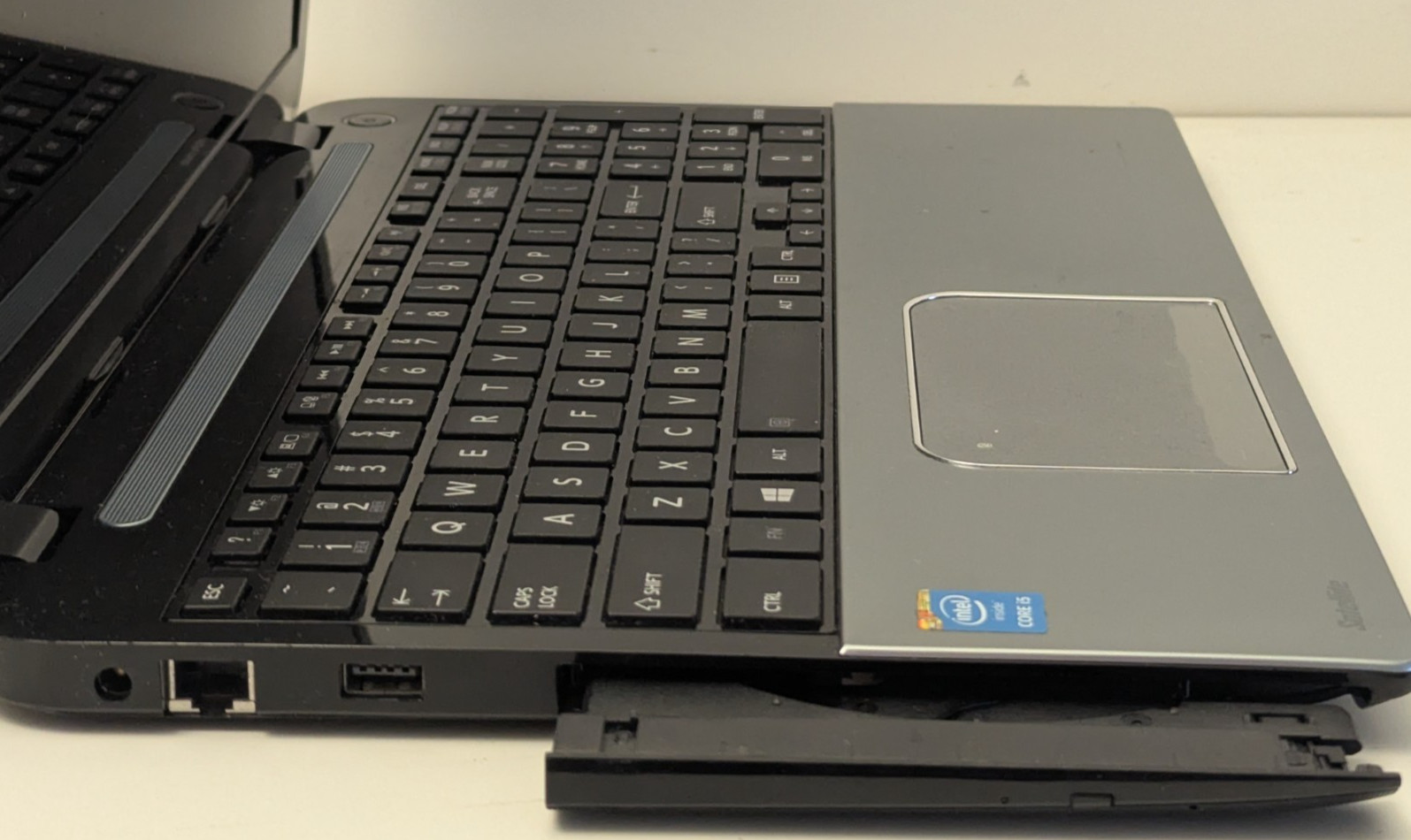 Toshiba Satellite S50-A Laptop i5-4200U, 4GB RAM 120GB SSD NEW BATTERY WiFi-5 BT