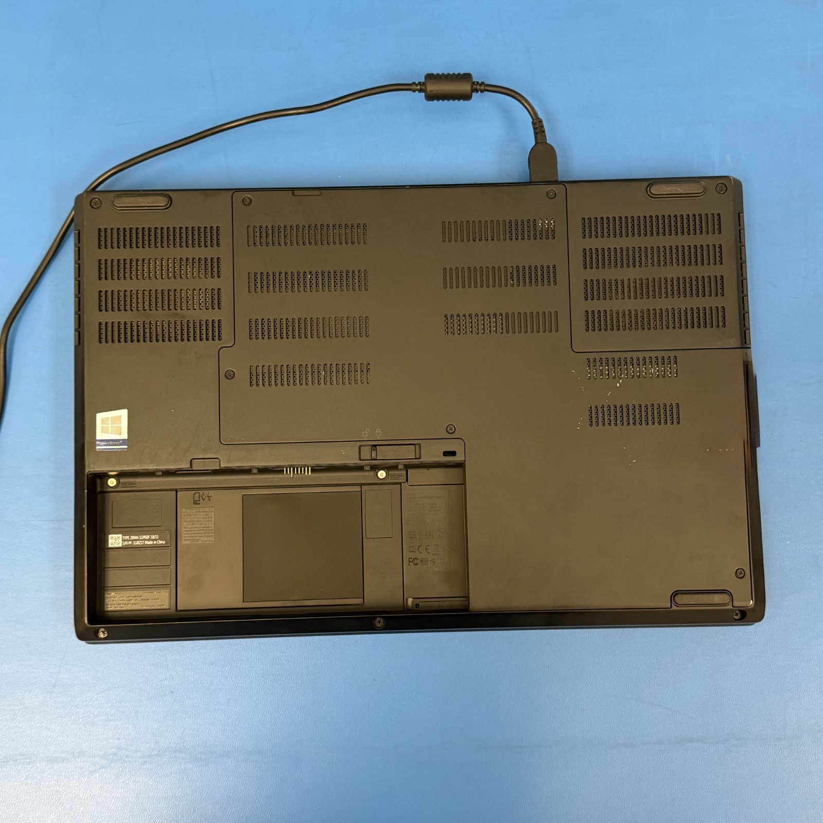 Lenovo ThinkPad P52 i7-8850H 32GB 256GB TouchScreen No Battery. For Parts