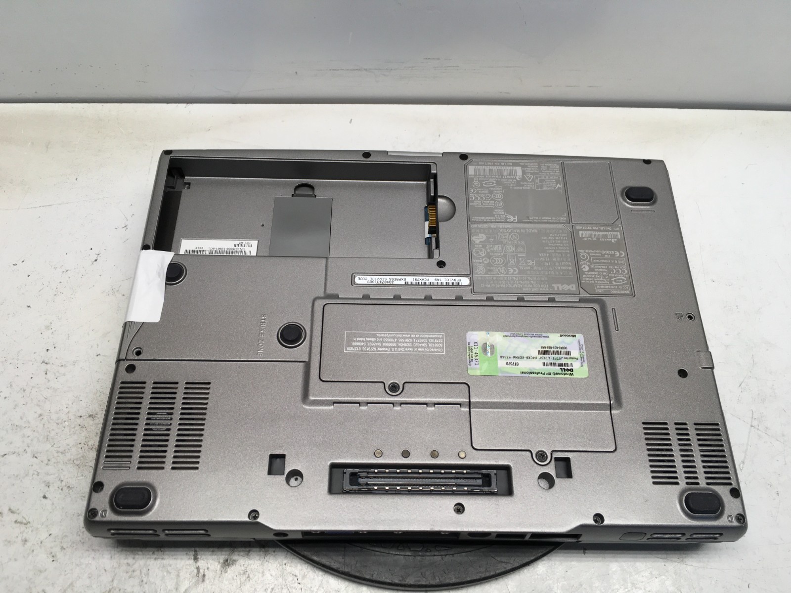 Dell Latitude D810 Intel Pentium M 06D8 1.73GHz 2 GB NO HDD/Battery