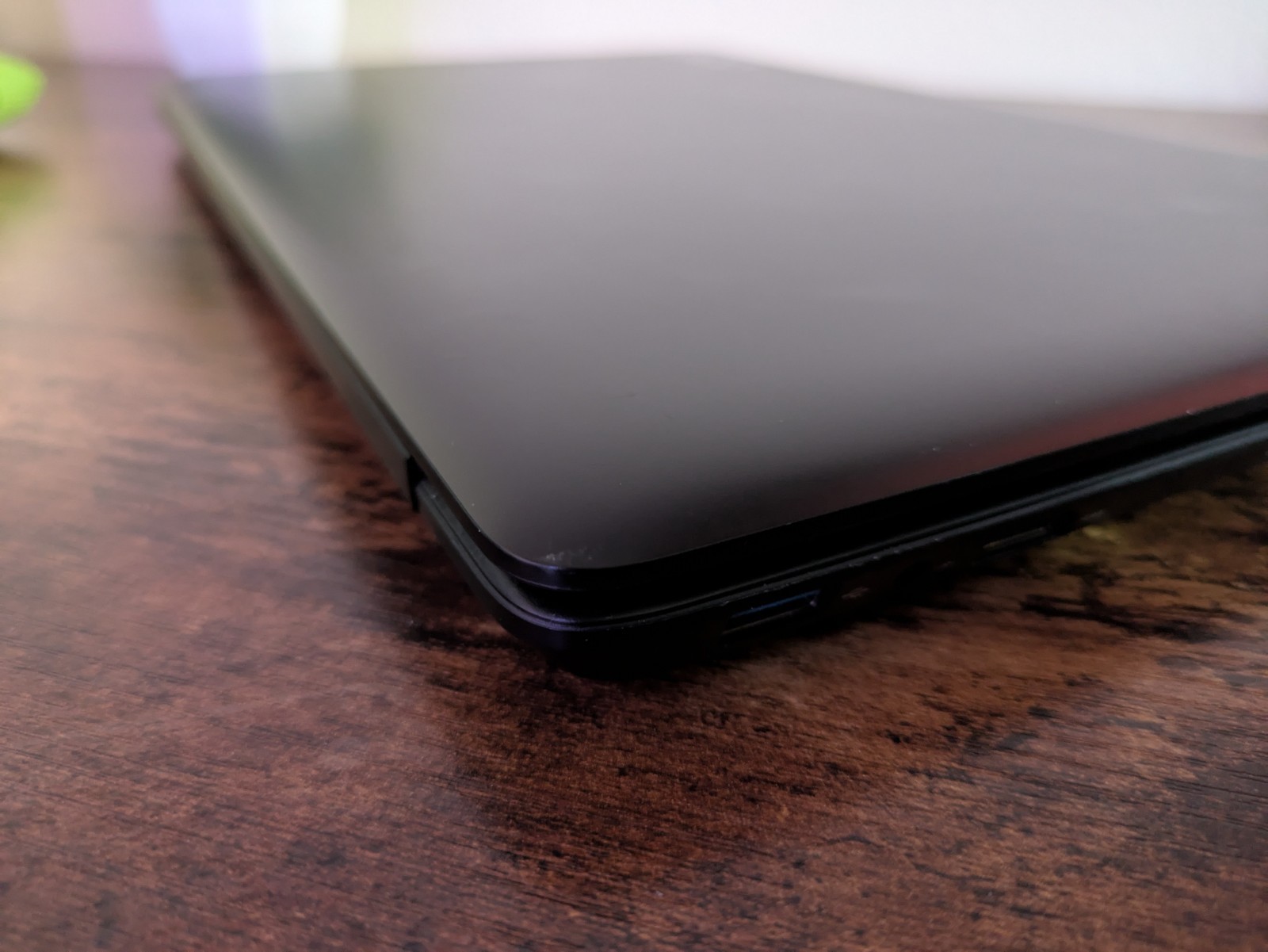evoo evc156-2 Laptop Intel Core i7-7560U processor, 8GB of RAM, and a 256GB SSD