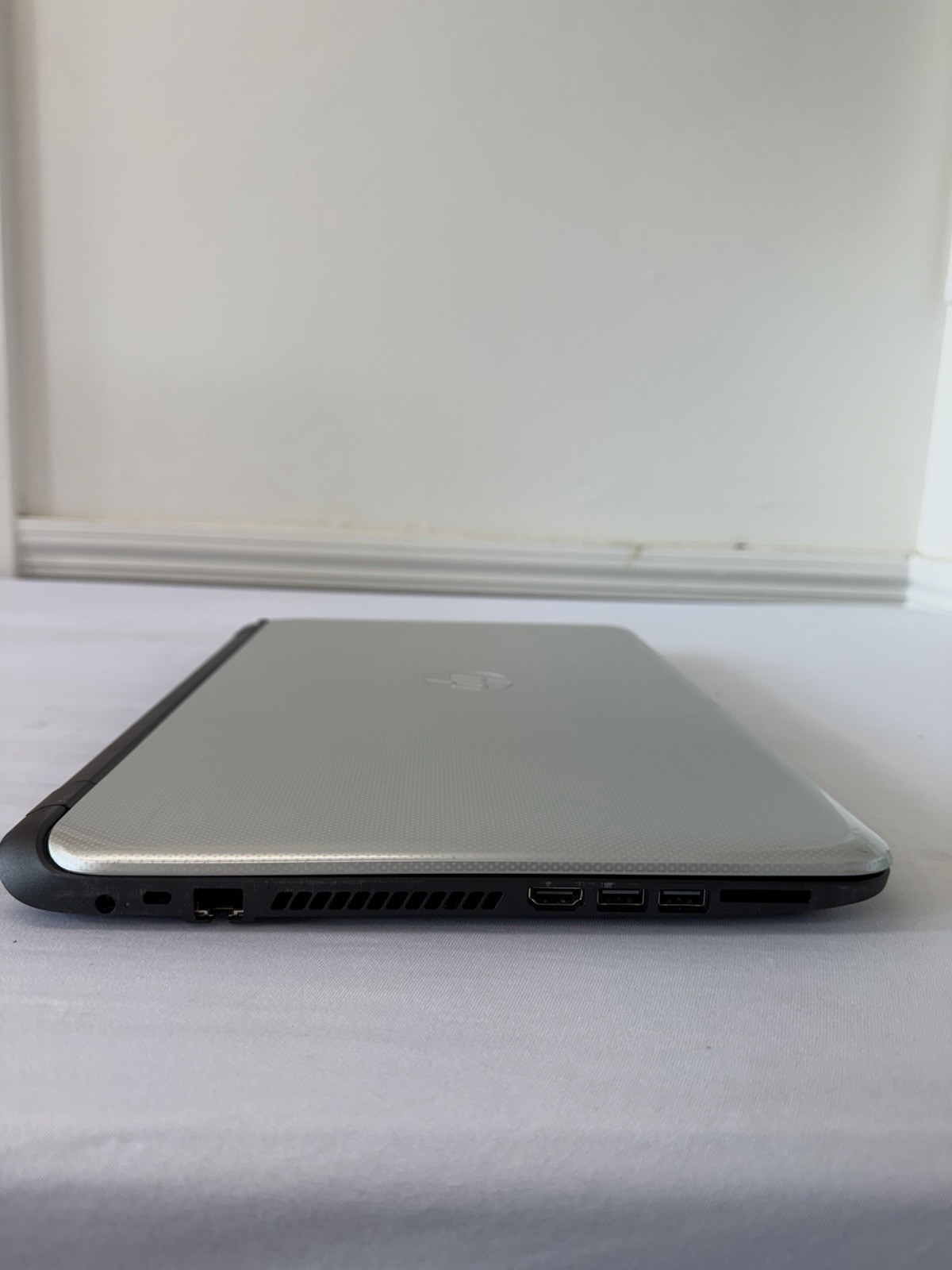 HP Notebook 15 Laptop – Intel Pentium N3540 -Good Screen – RAM 4GB – Read Desc