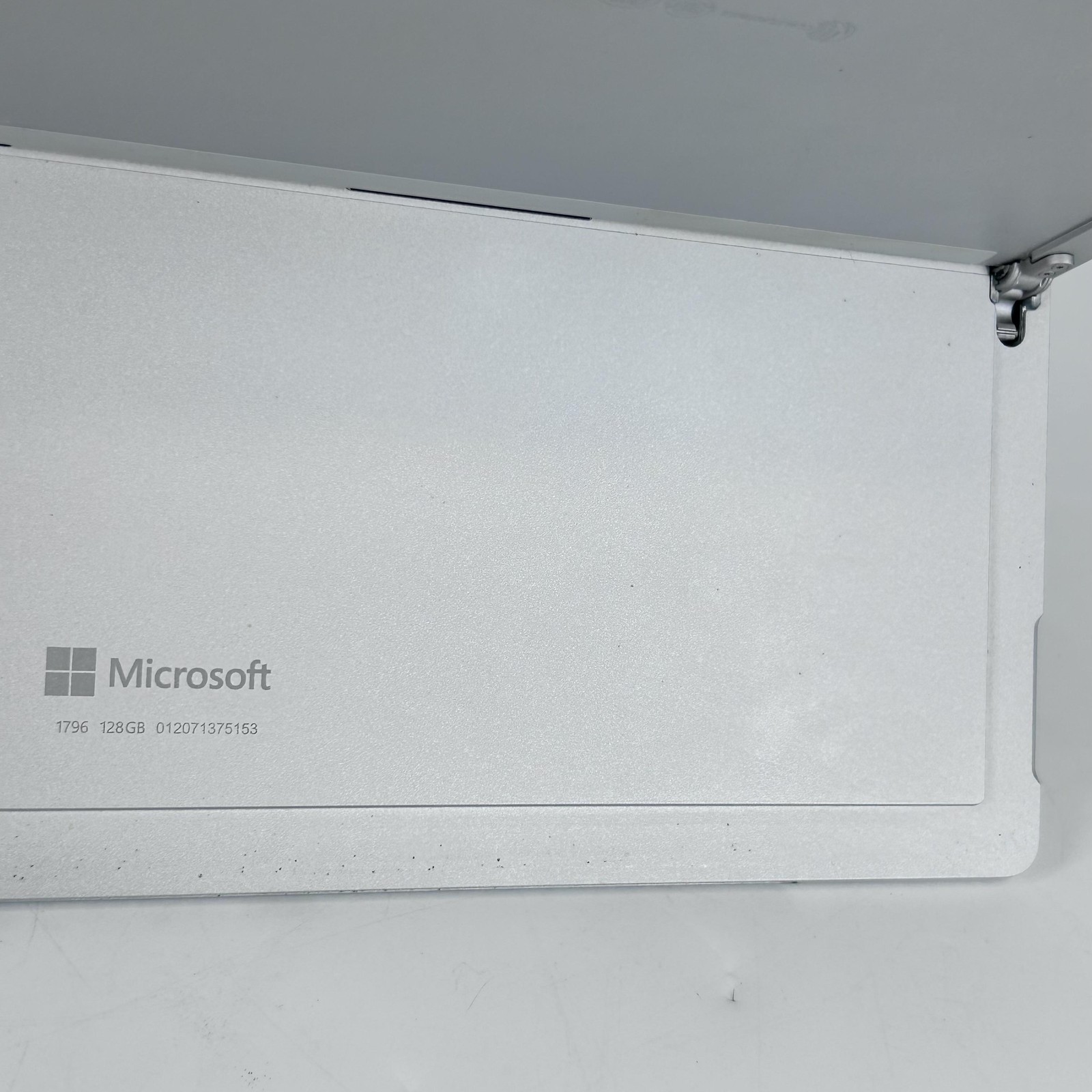 Surface Pro Gen 5 13″ QHD+ TOUCH Intel Core m3-7Y30 1.0GHz 4GB RAM 128GB SSD