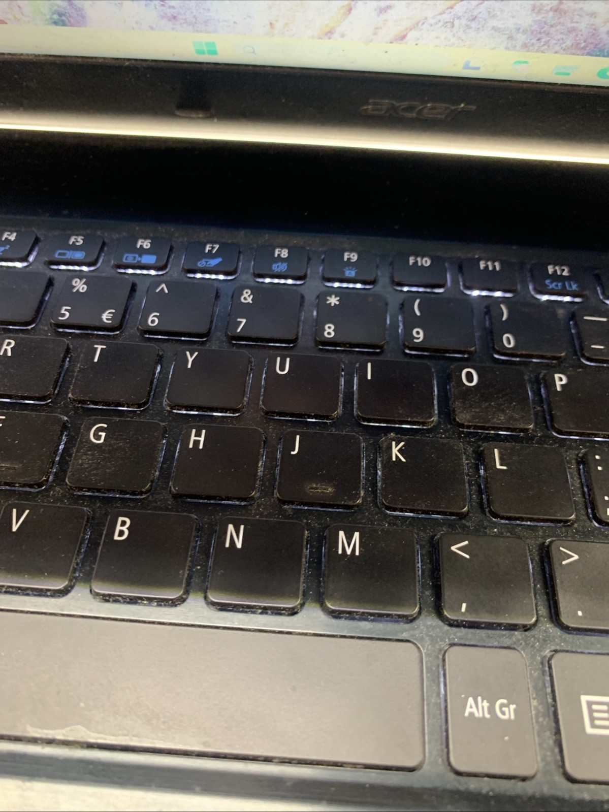 Acer Aspire E 15 E5-575 FHD 15.6″ i3 7th Gen 7100U 4GB RAM 1TB HDD Win11