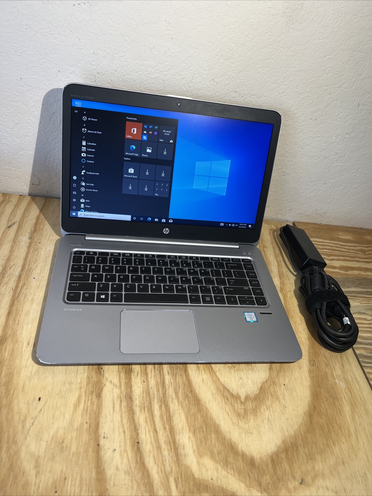 HP EliteBook Folio 1040 G3 14″ 2.6GHz Core i7 16GB RAM 512GB SSD Windows 10 Pro