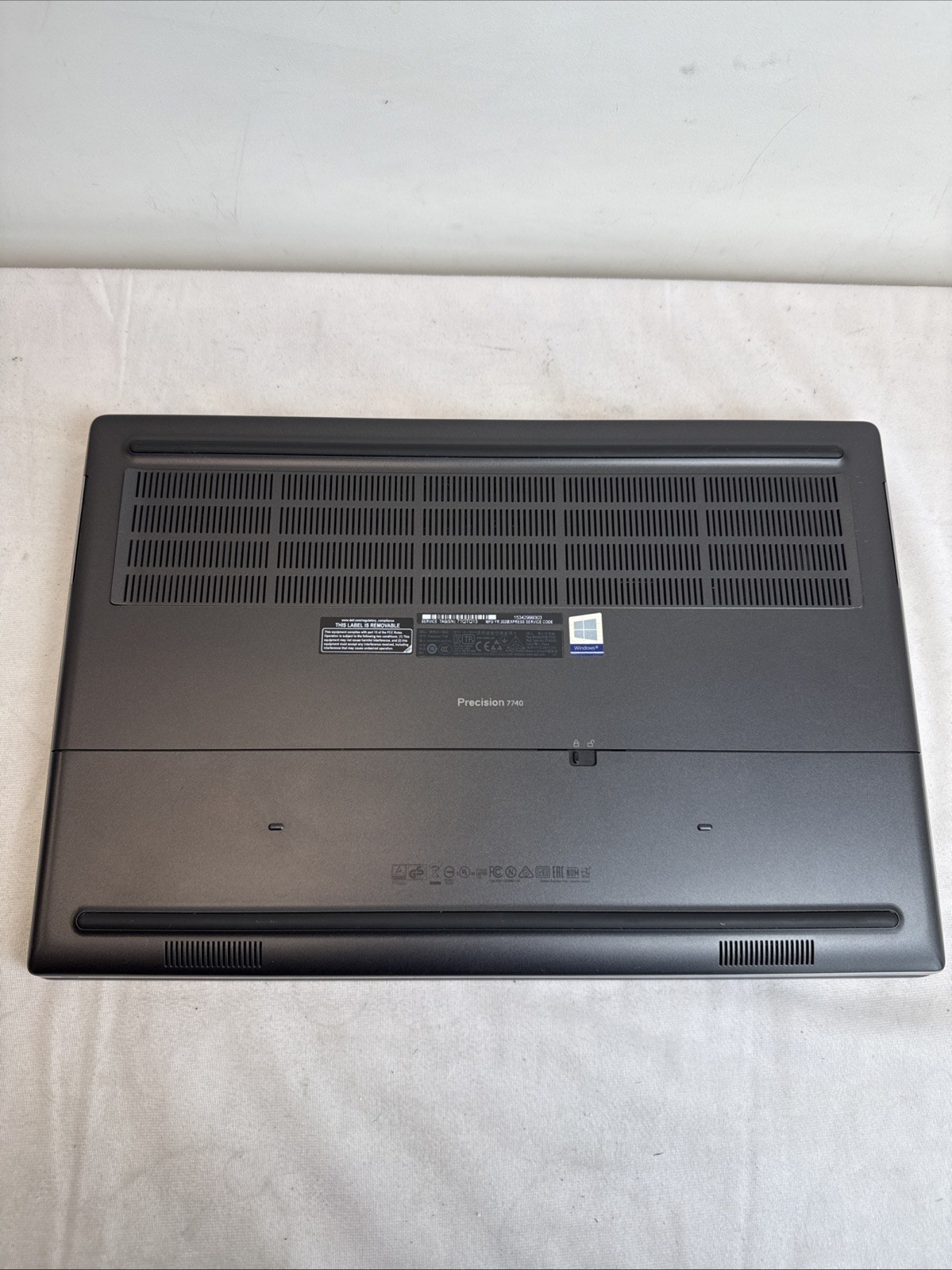 (N) Dell Precision 7740 17″ i7 9880 @2.30GHz 32GB RAM 1TB SSD Radeon Pro WX 3200
