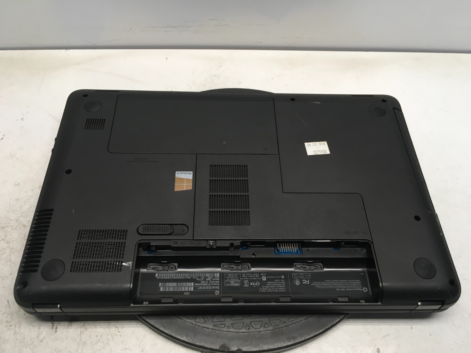 HP 2000-2C23DX AMD E1-1200 1400MHz 4 GB NO HDD/Batt – Cracked Screen
