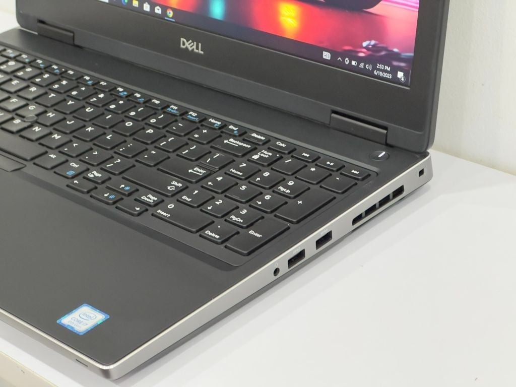Dell Precision 7510 15.6″ FHD i5 6th Gen 16GB 1TB SSD Win10 1-YR WARRANTY