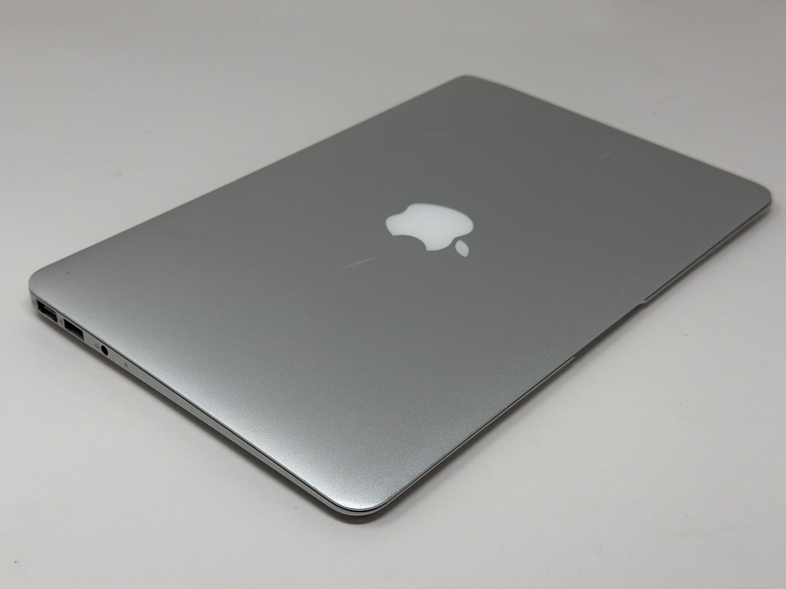 Apple MacBook Air Core 2 Duo 1.4GHz 64GB 11in Screen A1370 EMC2393 2010 Good