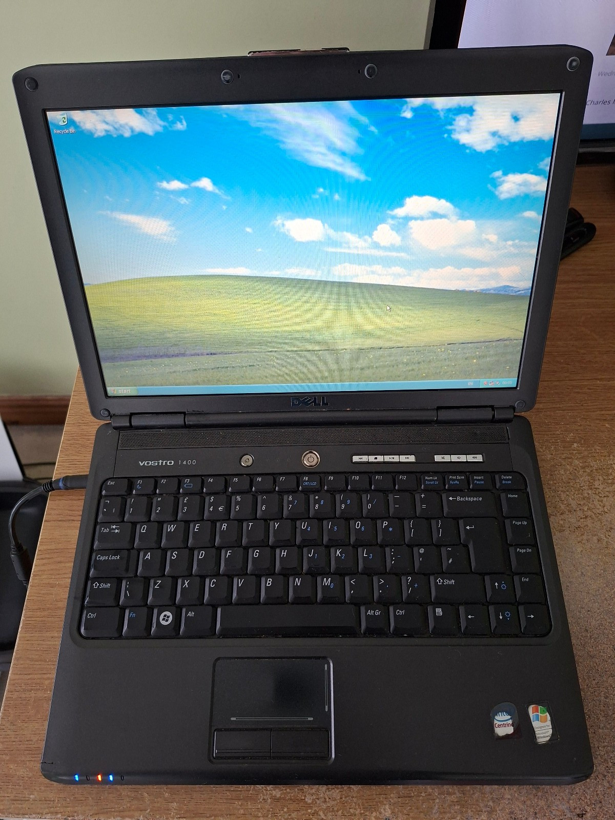 Dell Vostro 1400 Laptop Notebook 14.1″ 2GB 120GB SSD Windows XP Office Charger
