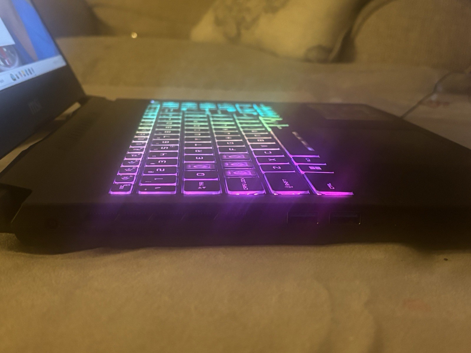 MSI Laptop Katana 15 HX B14WGK +QHD 15.6″ Intel Core i9-14900HX 1TB RTX 5070