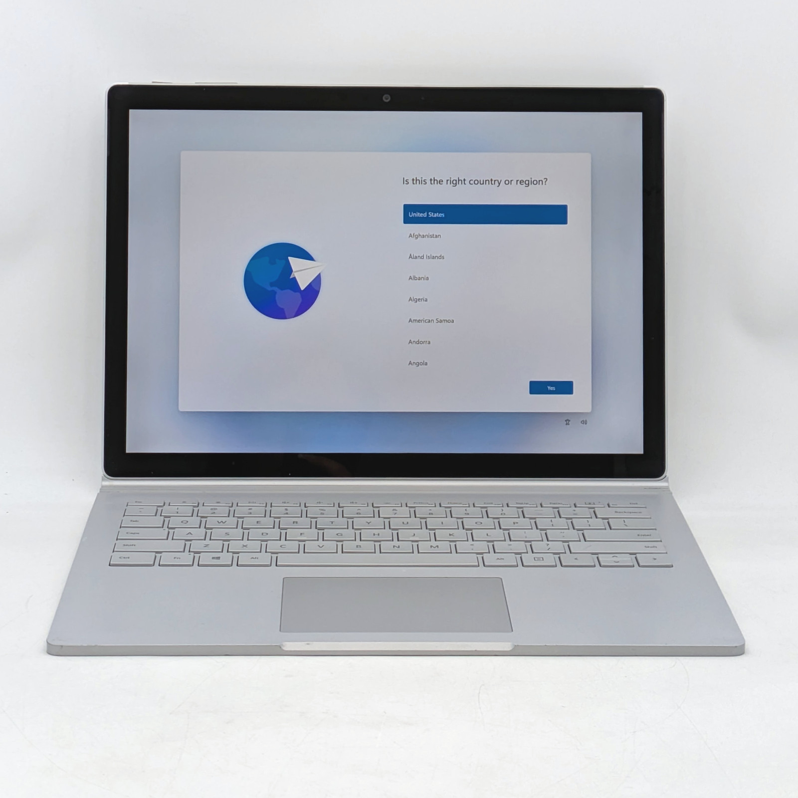 Microsoft Surface Book 2 13.5″ i5-7300U 8GB DDR3 256GB SSD Windows 11 Home