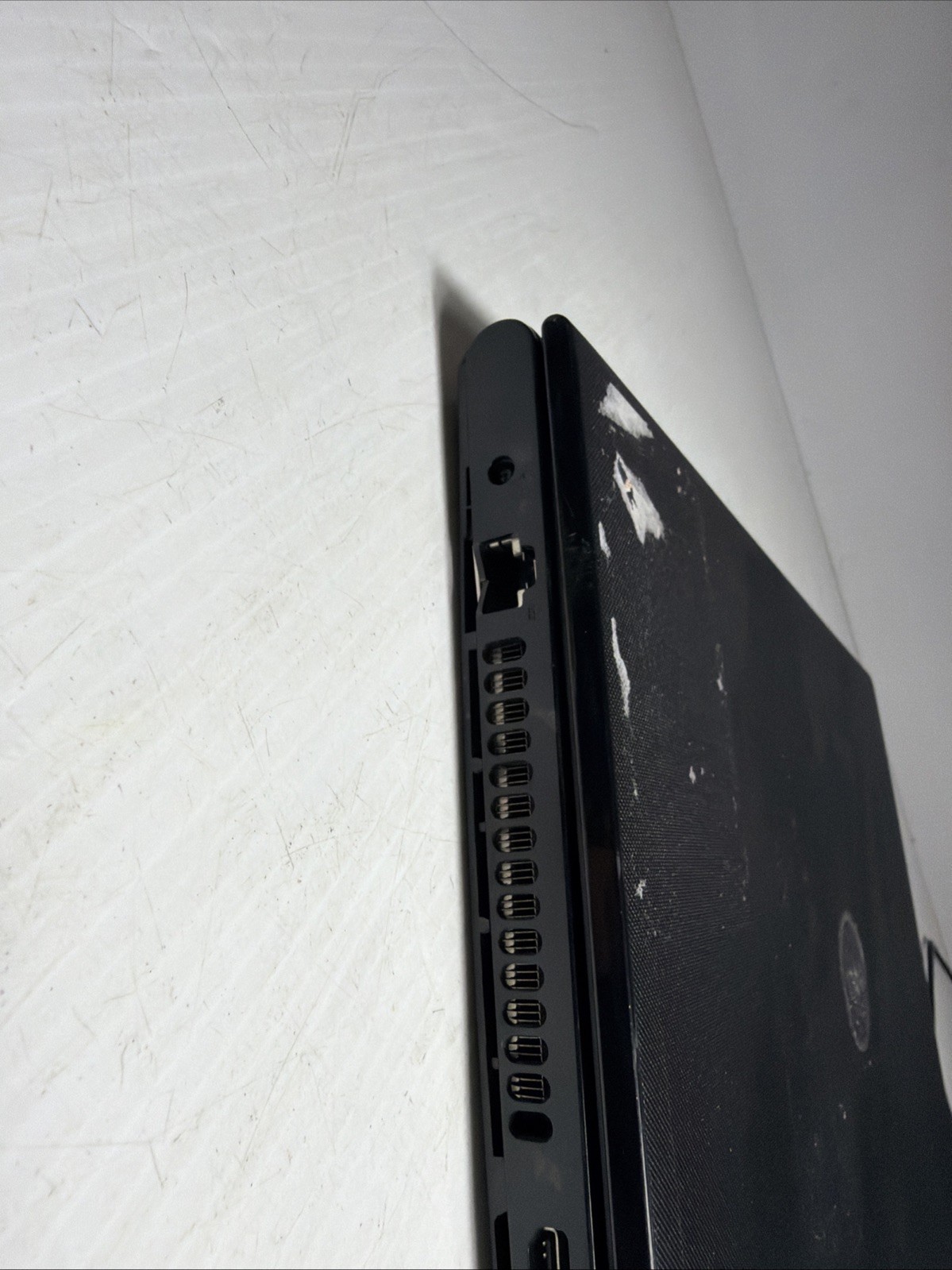 Dell Inspiron 3558 15″ Laptop i3-5015u 4gb Ram No Drives Boots Bios
