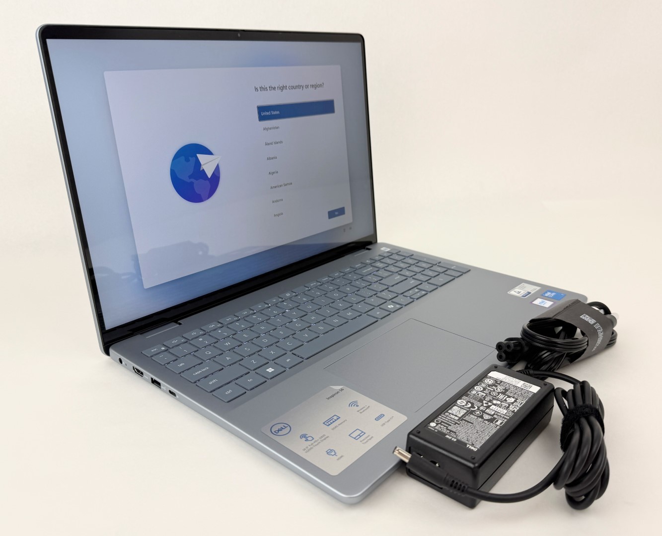 Dell Inspiron 5640 16″ 1920×1200 Touch Core 7 150U 32GB 1TB SSD W11H – Dent