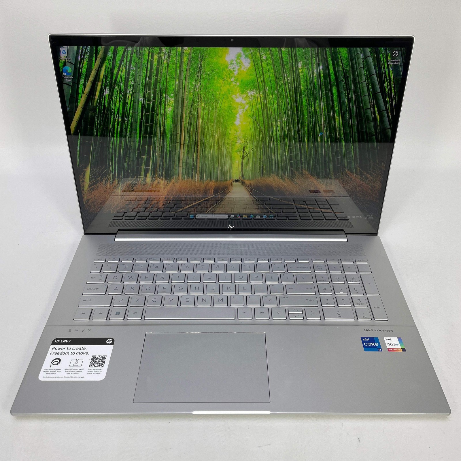 HP Envy 17-CR0013DX 17.3″ i7-1260P 2.1GHz 12GB RAM 512GB SSD