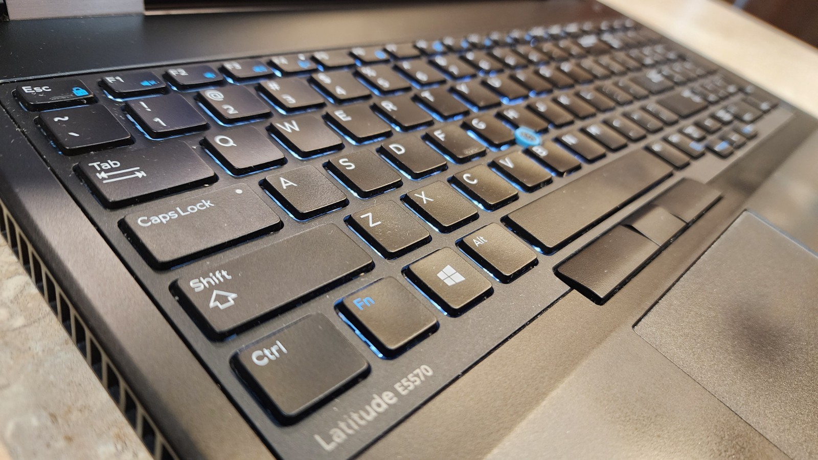 DELL LATITUDE E5570 15.6″ FHD INTEL CORE I5-6300U 256GB SSD 16GB RAM HDMI WIN11
