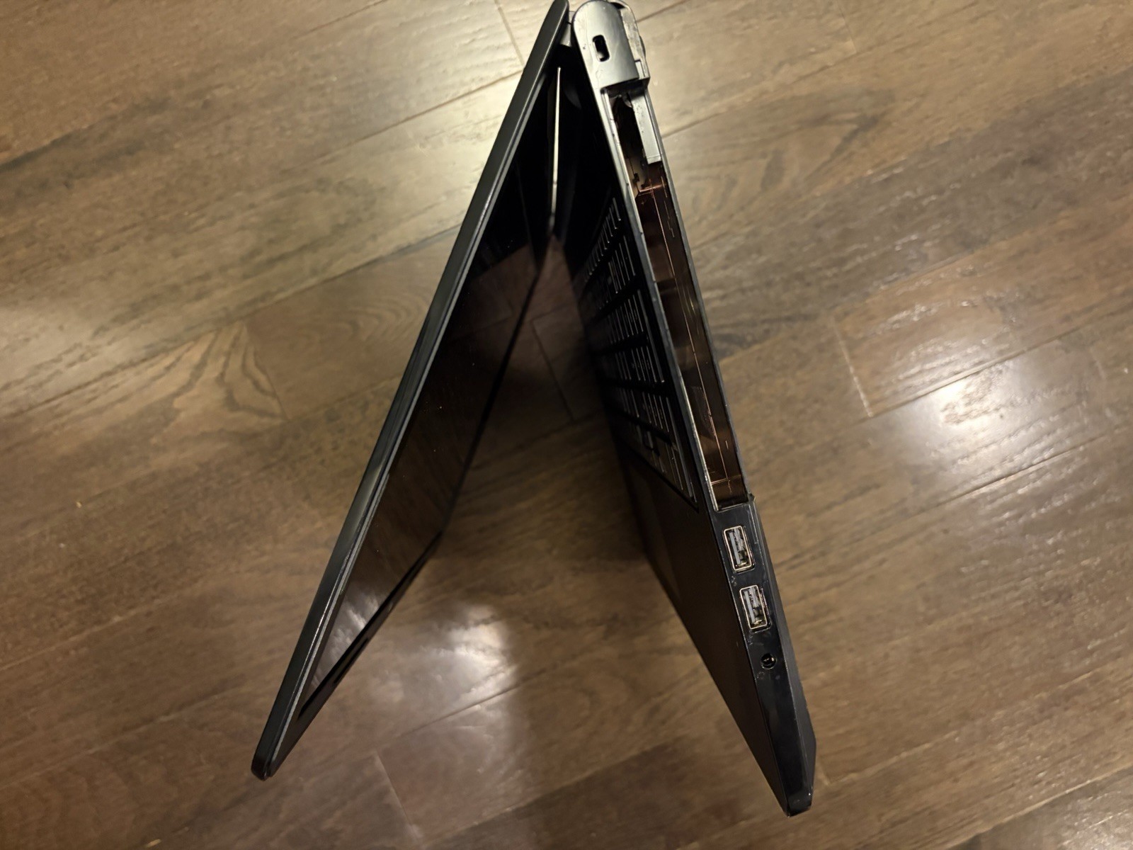 Dell Inspiron 15-3552 15.6″ 4GB RAM, Celeron N3060, No HDD, ODD + Charger Tested