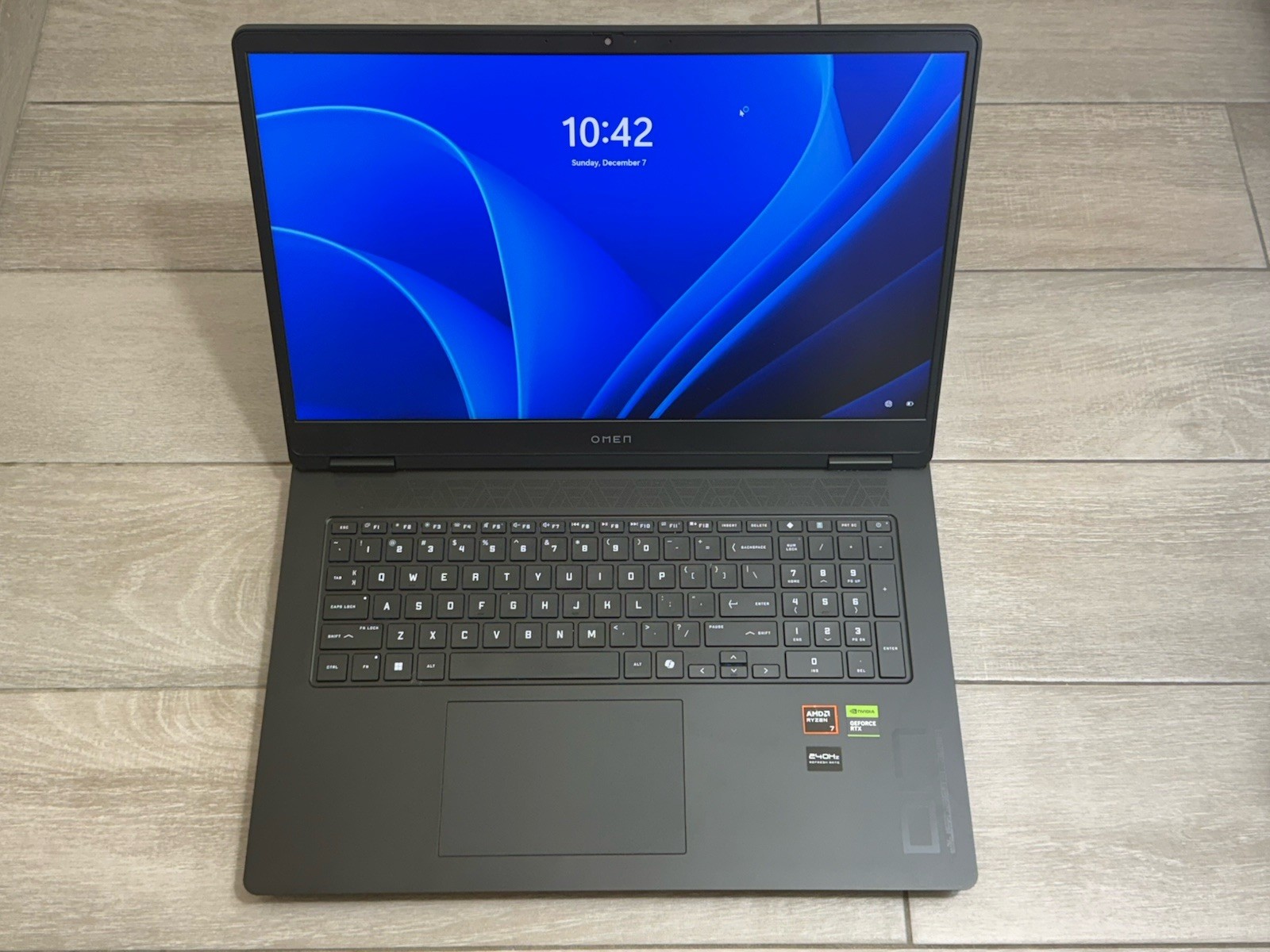HP OMEN 17 Gaming 17.3″ Ryzen 7 8845HS GeForce RTX 4070 16GB RAM 512GB SSD