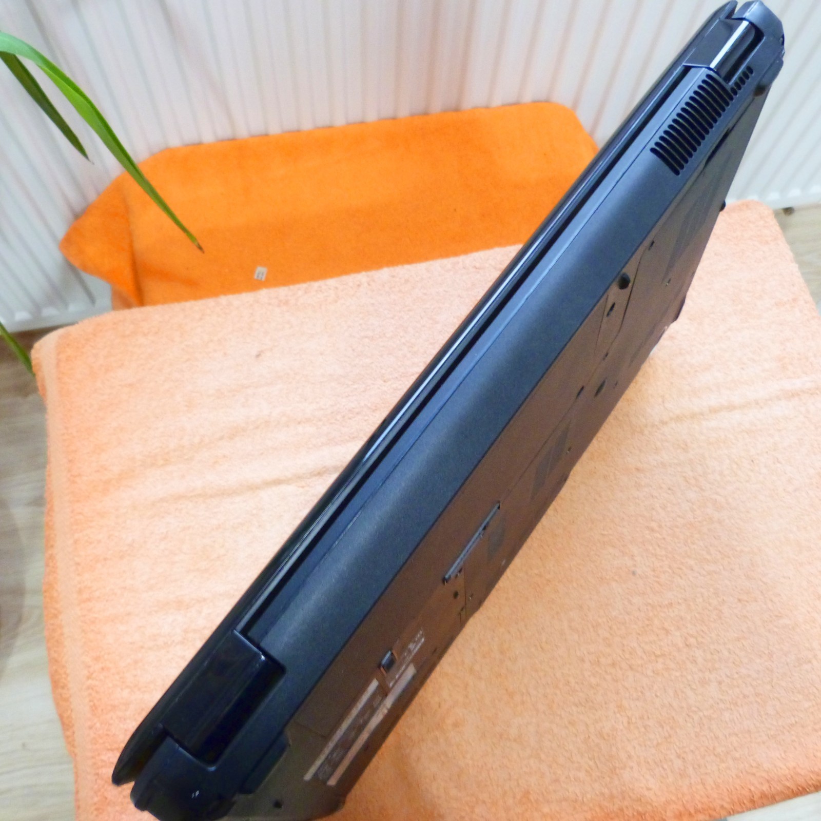 Acer 8530 Cinema Monster 18″ FULLHD GEMSTONE I 3x SSD HDD Windows 10 l 4GB RAM