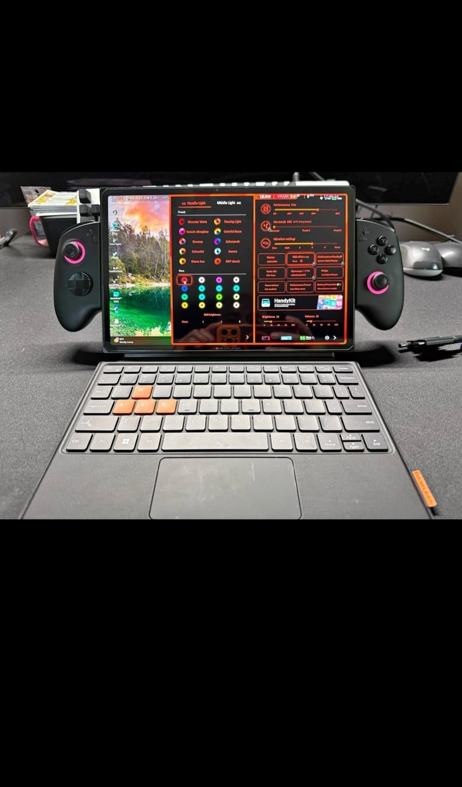 Onexplayer X1 / AMD8840U, 10.95″ 120Hz, 32 GB RAM, 1 TB SSD