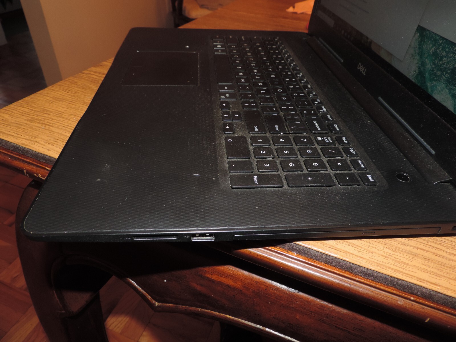 Dell Inspiron 3793, 2TB, 8GB RAM, i7-1065G7 W10H -web camera, wireless, dvd