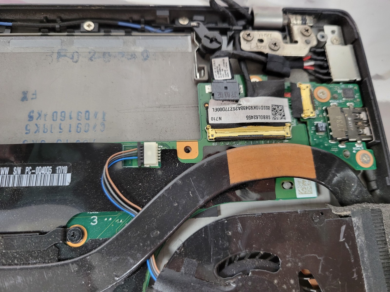 Lenovo ThinkPad T470S 14″ i5-7300U 4GB RAM *NO HDD/OS/COVER/BATT/AS IS* | LP521