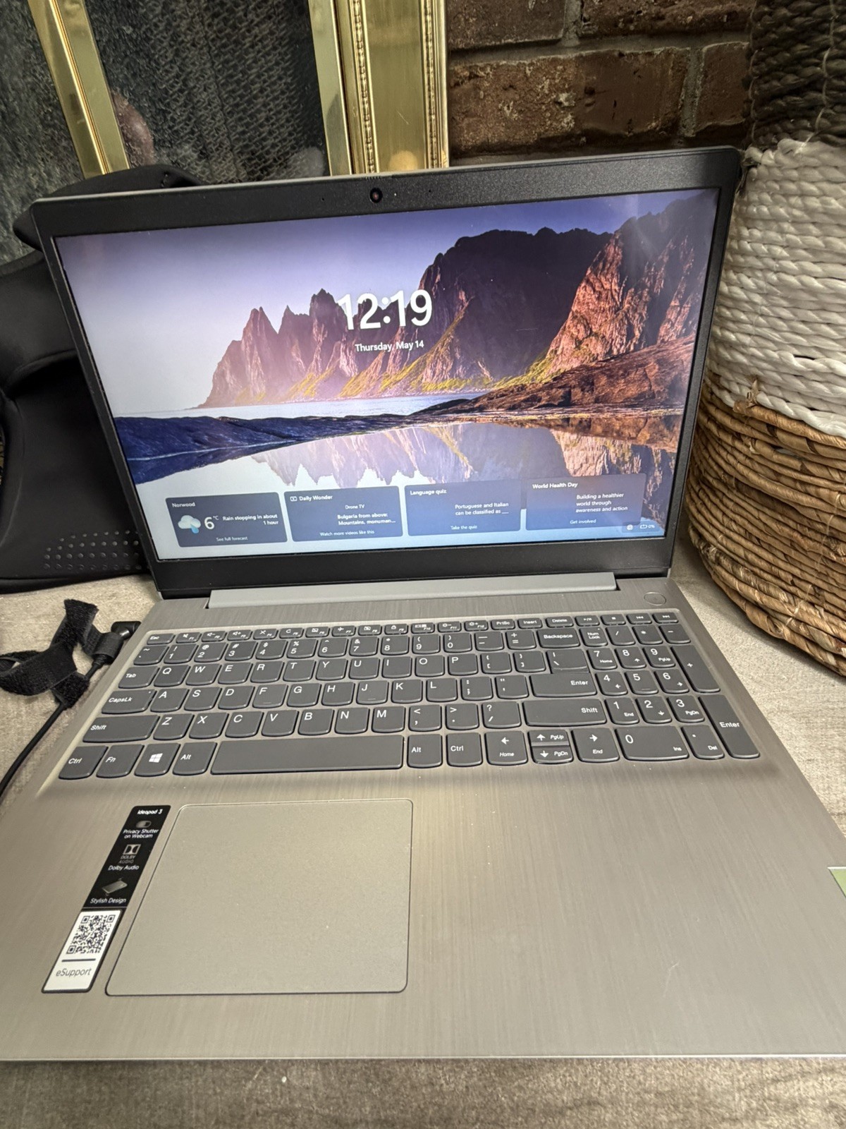 Lenovo-IdeaPad 3 15″ HD touch screen laptop intel core i3-1115g4 8g memory-256g