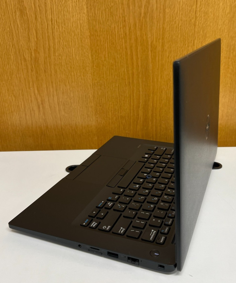 Dell Latitude 7480 14″ ( 256GB SSD, i5-6650U, 8GB RAM ) Linux Mint 22.2