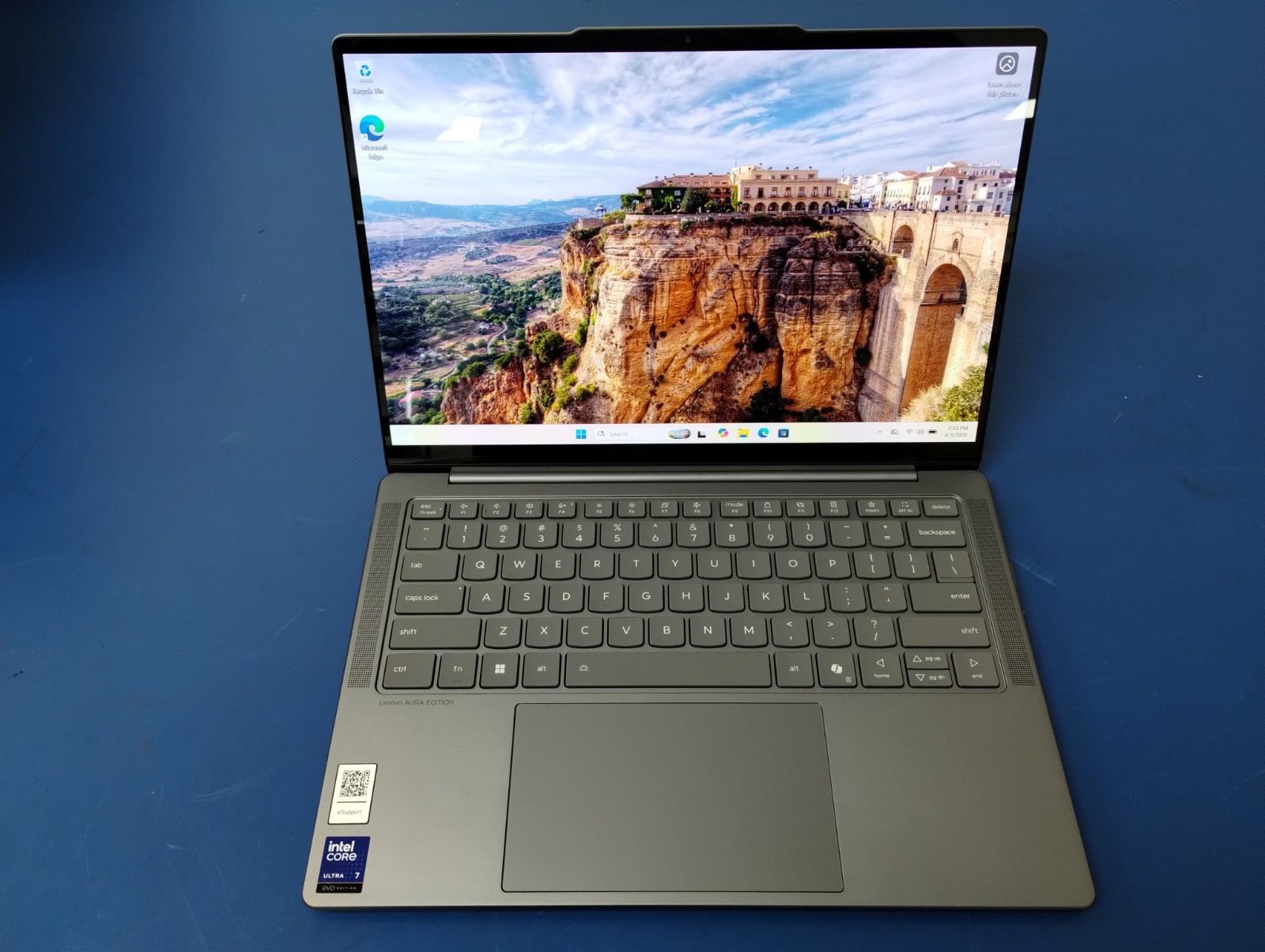 Lenovo Slim 7 14ILL10, Intel Core Ultra 7 258V, 2.20 GHz, 32 GB RAM, 1 TB NVMe