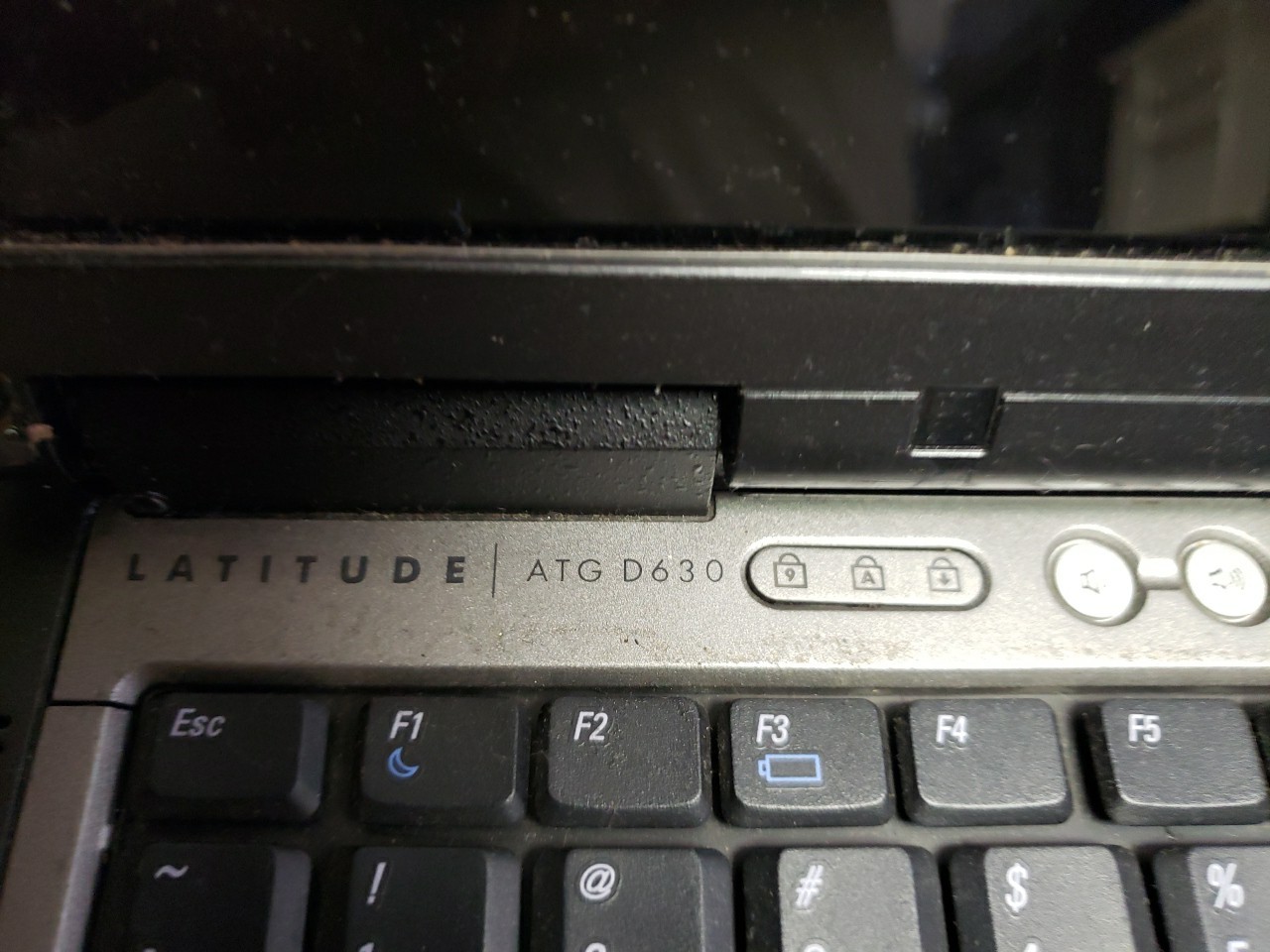 Dell ATG630 Laptop 2 CORE 2.0ghz 4gb NO POWER CORD RERAD AD FREE SHIP