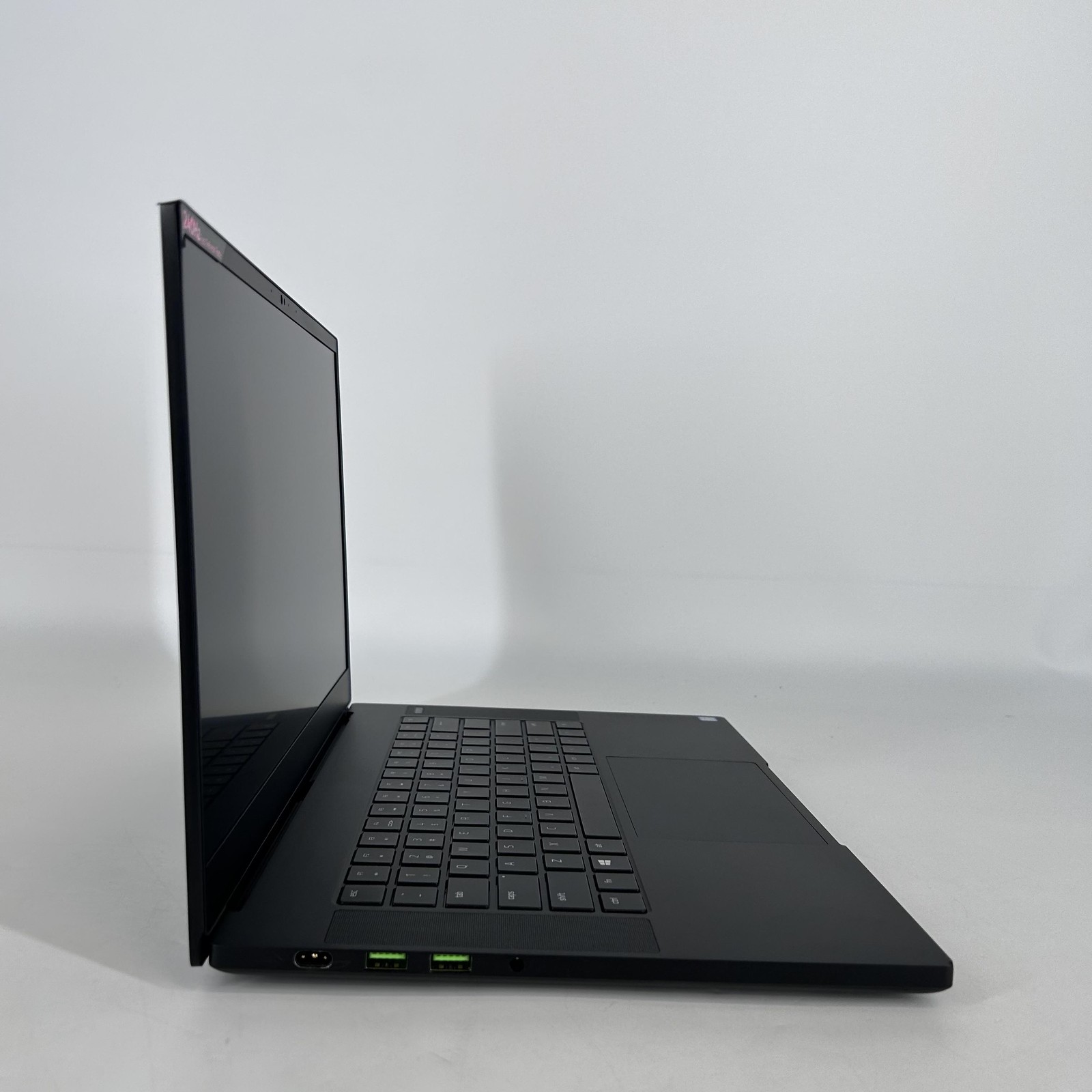 Razer Blade 15 Advanced 240Hz FHD i7-9750H 2.60GHz 16GB 2TB SSD RTX 2080 Max-Q