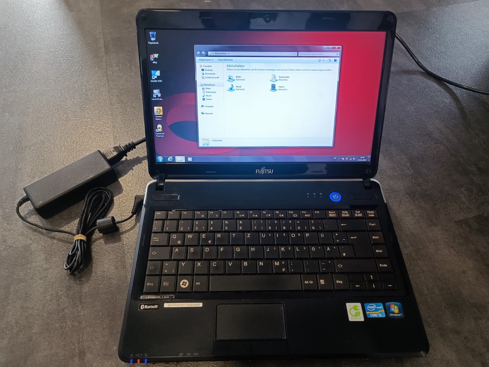 Fujitsu Lifebook Notebook Laptop LH531 i7-2410M 2.3GHz