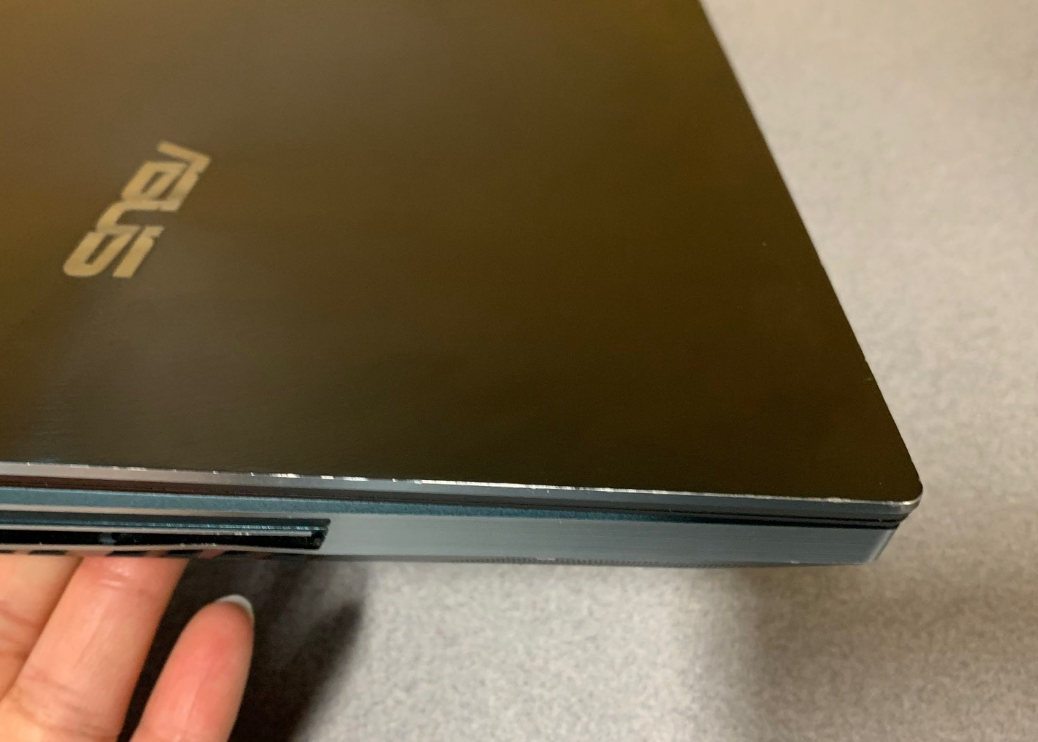 ASUS ZenBook Pro Duo 15.6″ 4K Touch Windows 11 i9 32GB RAM 1TB SSD RTX 2060