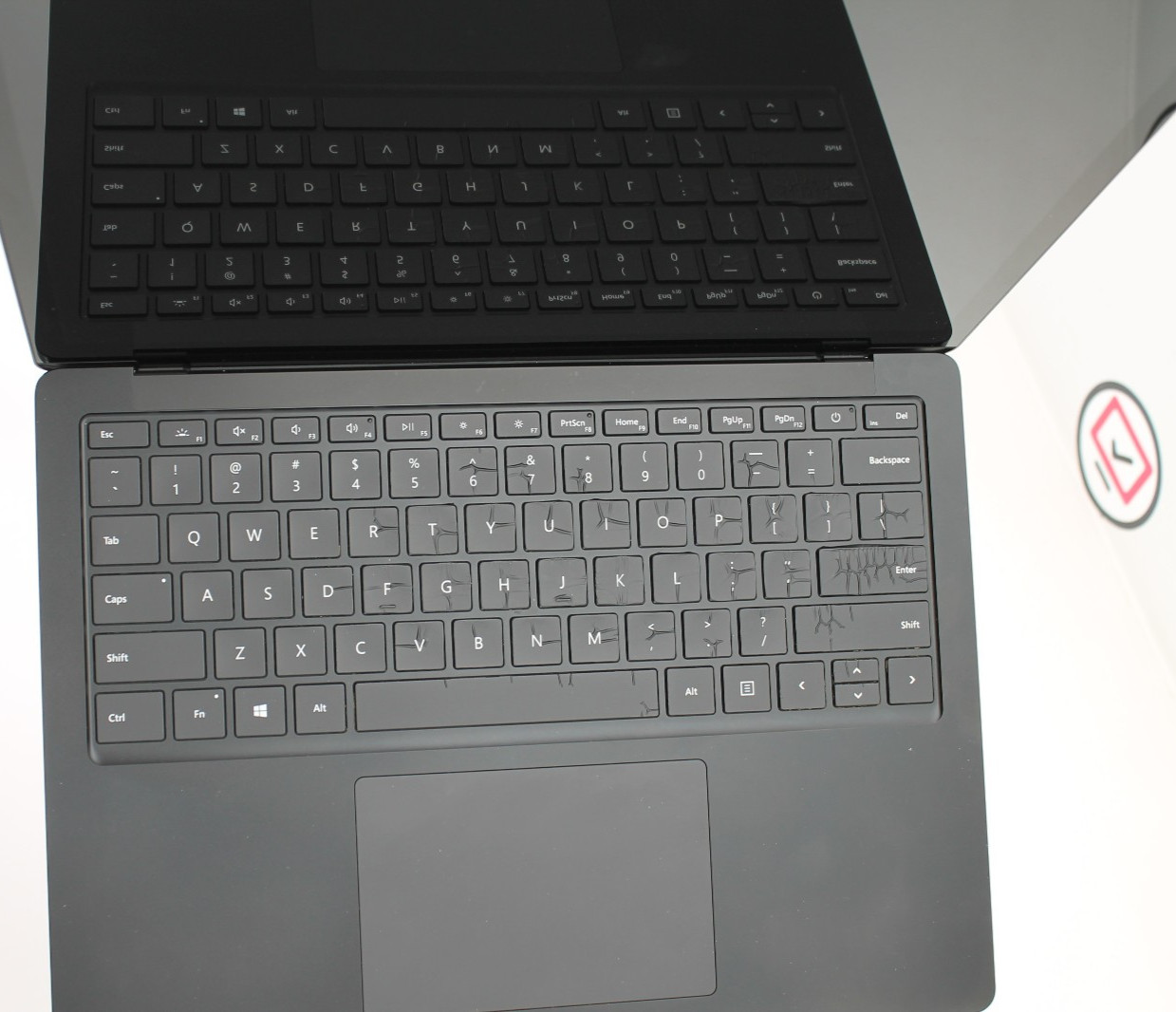 Microsoft Surface Laptop 3 1868 15″ Intel i5-1035G7 8GB 256GB SSD Win 11