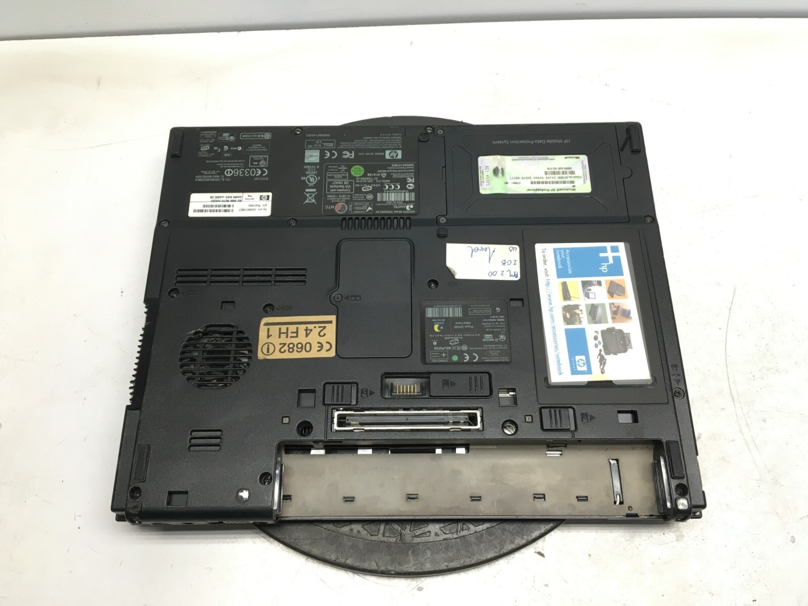 Compaq NC6220 Intel Pentium M 2GHz 2 GB NO HDD – Dim Screen