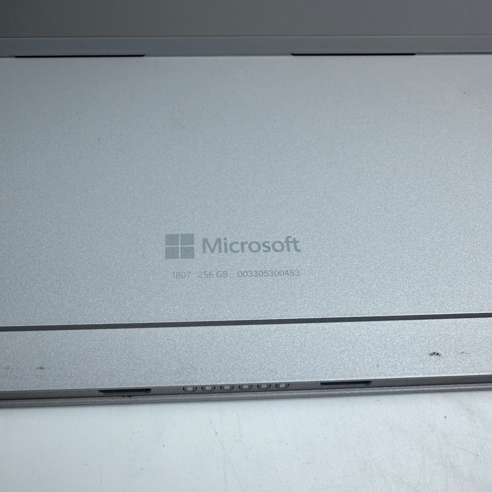 Microsoft Surface Pro 5 1807 12.3″ i5-7300U, 8GB, 256GB SSD, Windows 10 Pro LTE