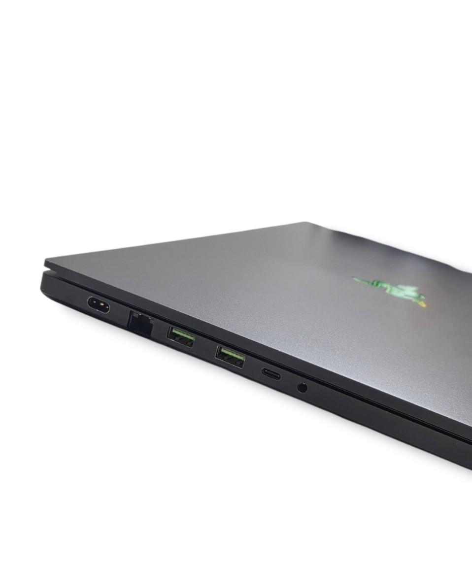 Razer Blade Pro 17 2020 300Hz FHD i7-10875H 16GB 1TB RTX 2080 Super Max-Q