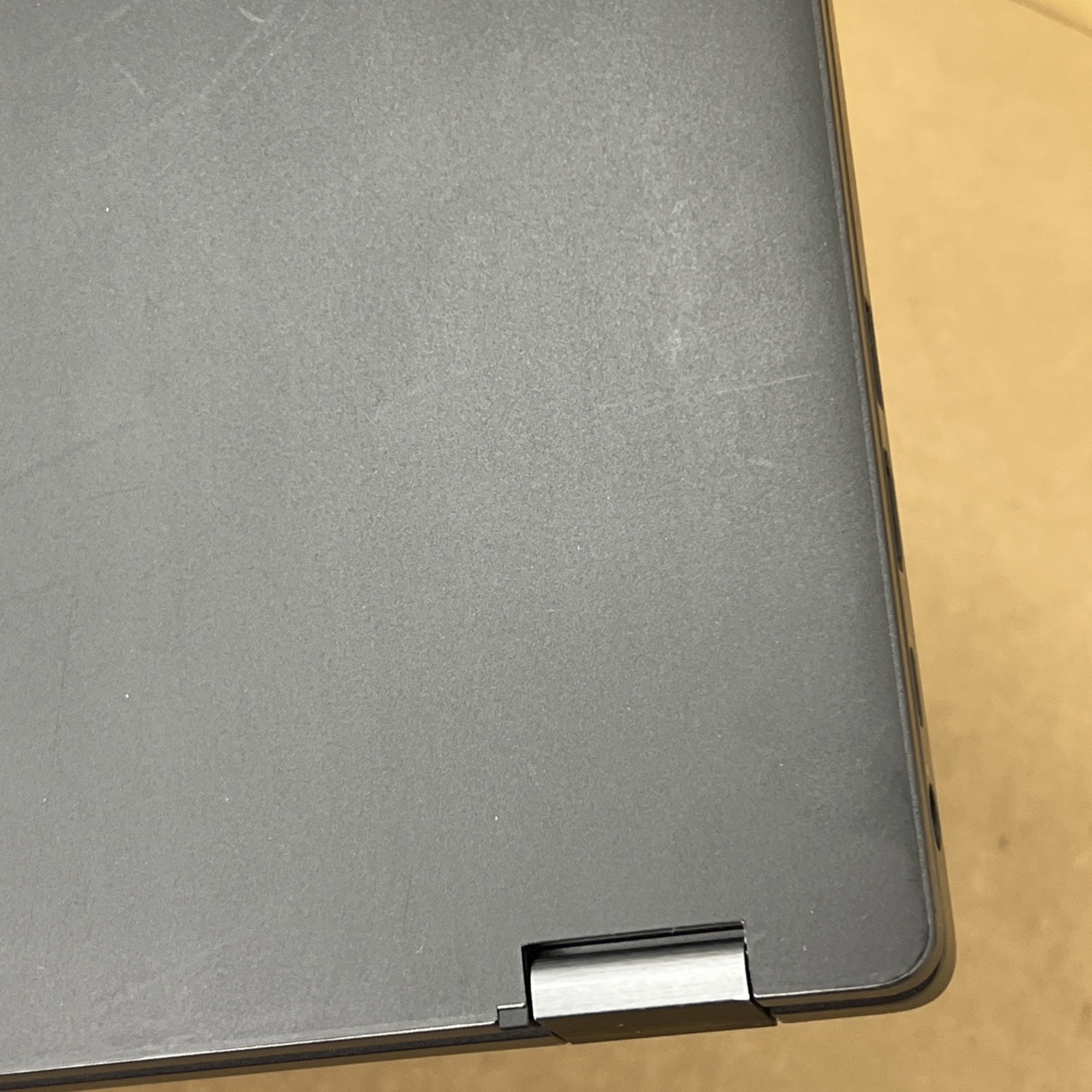 Dell Latitude 5300 2-in-1 i7-8665U 1.9GHz 32GB Ram 2TB SSD – Fair